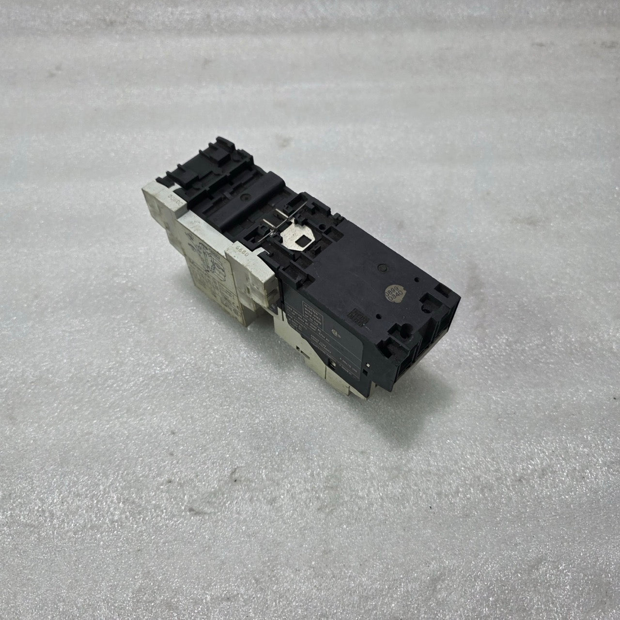 MOELLER PKZM0-16 MOTOR MANUAL STARTER 10-16A W/ SE00-11-PKZ0 CONTACTOR & NHI11-P