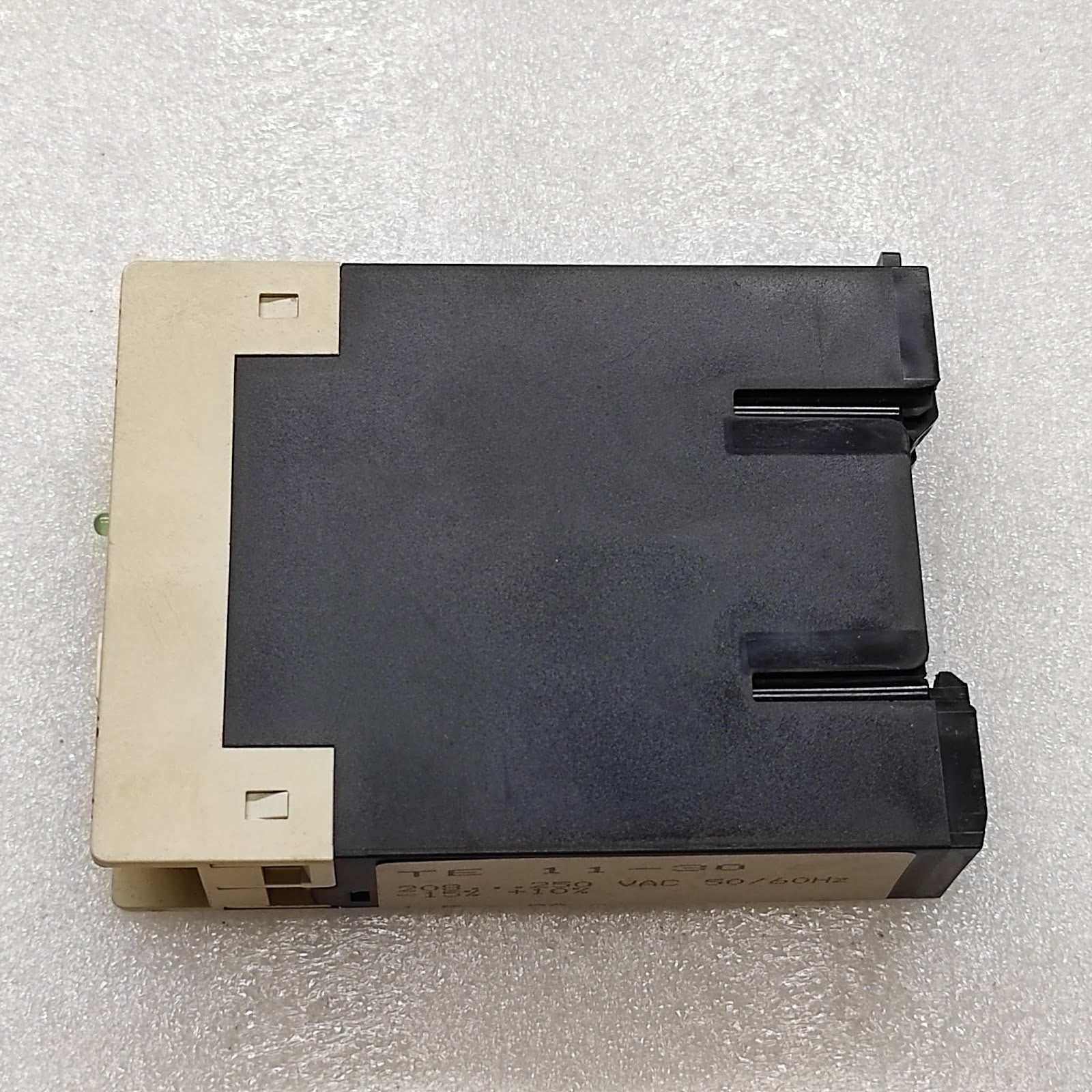 MOELLER TE 11-30 TIME DELAY RELAY 1.5-30SEC 208-250VAC