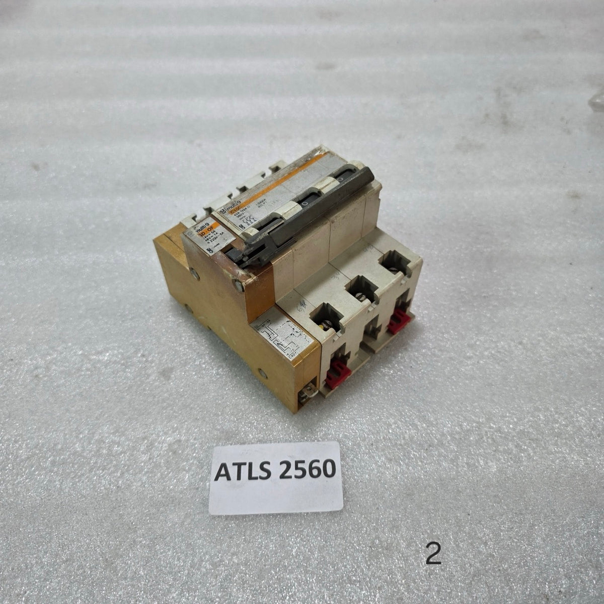 MERLIN GERIN MULTI9 C100 40A 3-POLE TYPE C MCB WITH SD-OF AUXILIARY CONTACT INDU