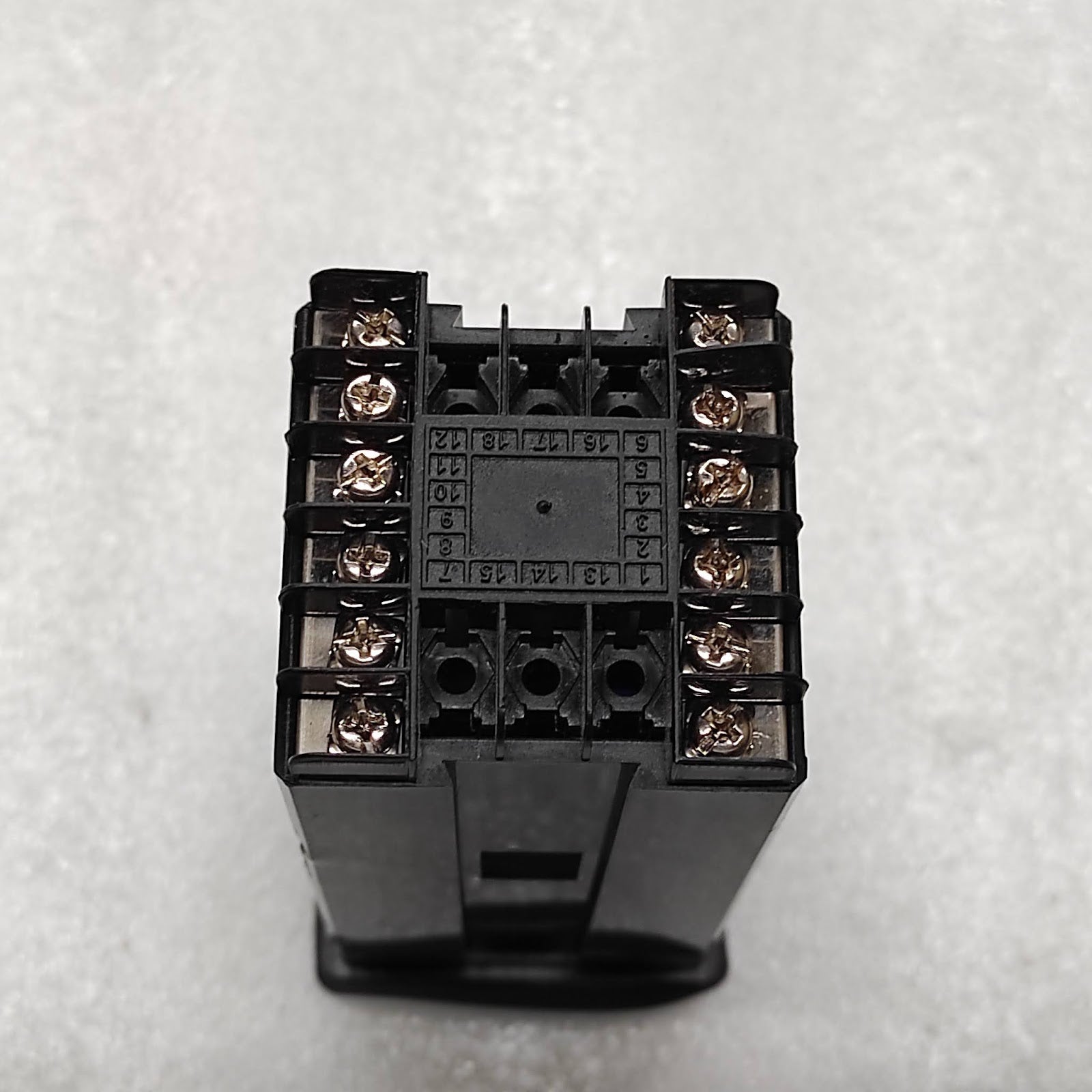 NOVUS N1100 UNIVERSAL CONTROLLER 100-240VAC