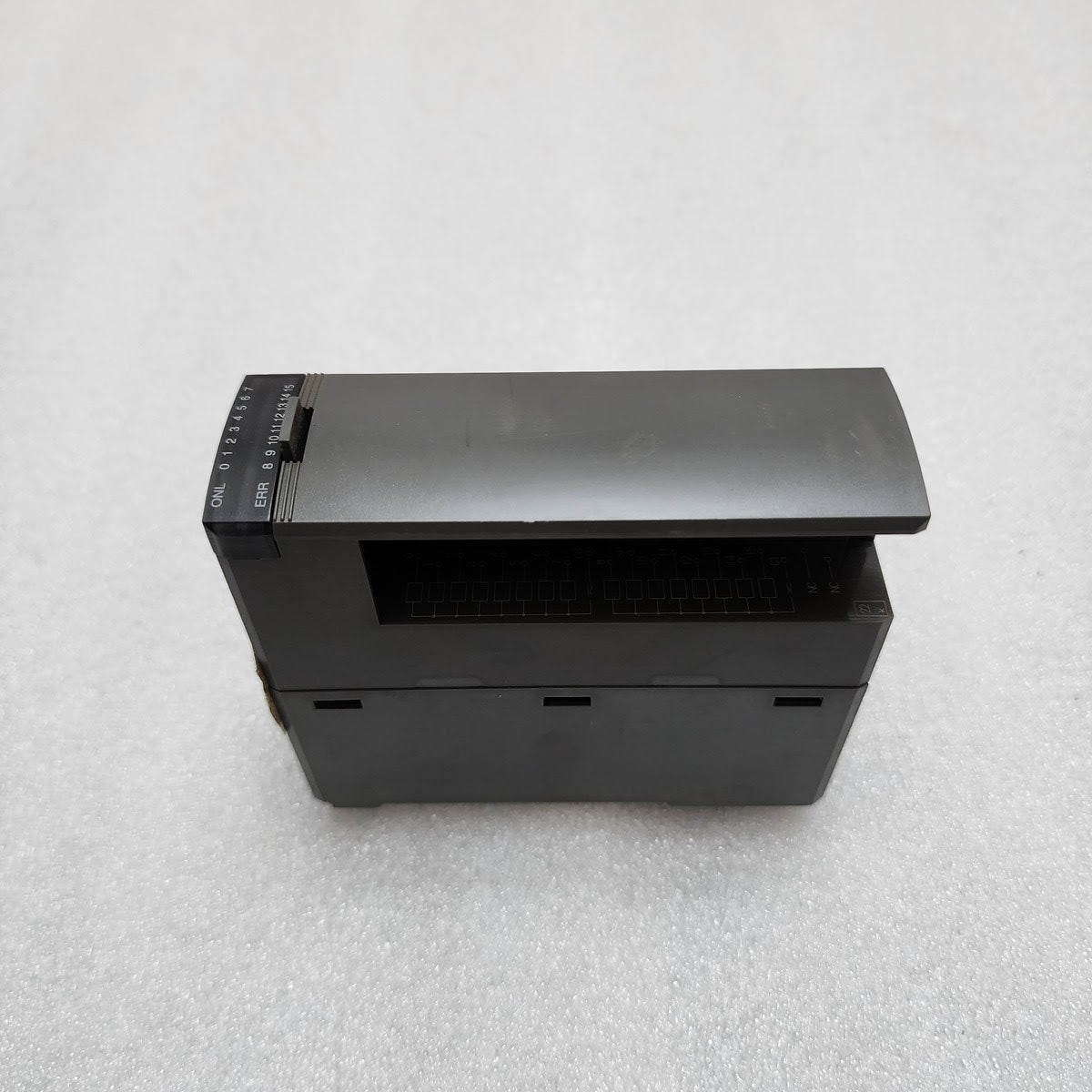 FUJI ELECTRIC NP1Y16R-08 DIGITAL OUTPUT MODULE