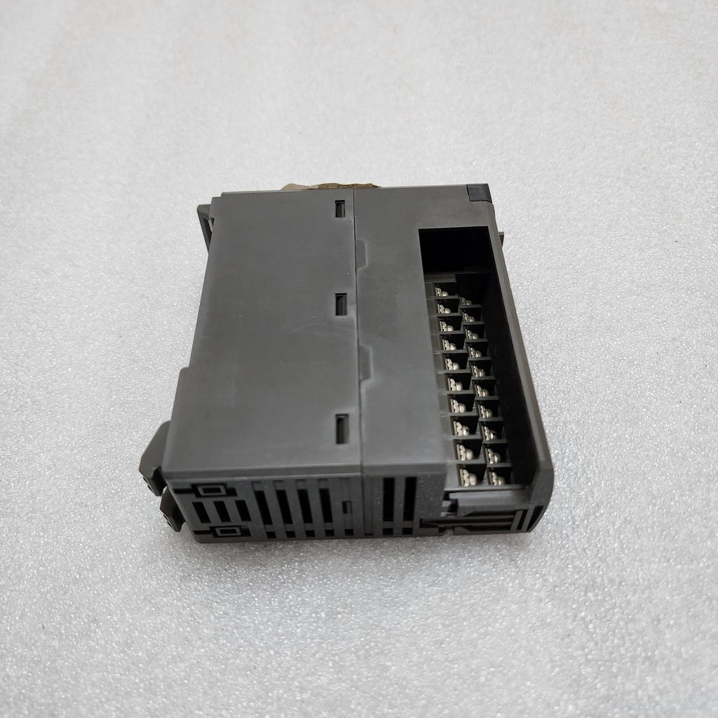 FUJI ELECTRIC NP1Y16R-08 DIGITAL OUTPUT MODULE