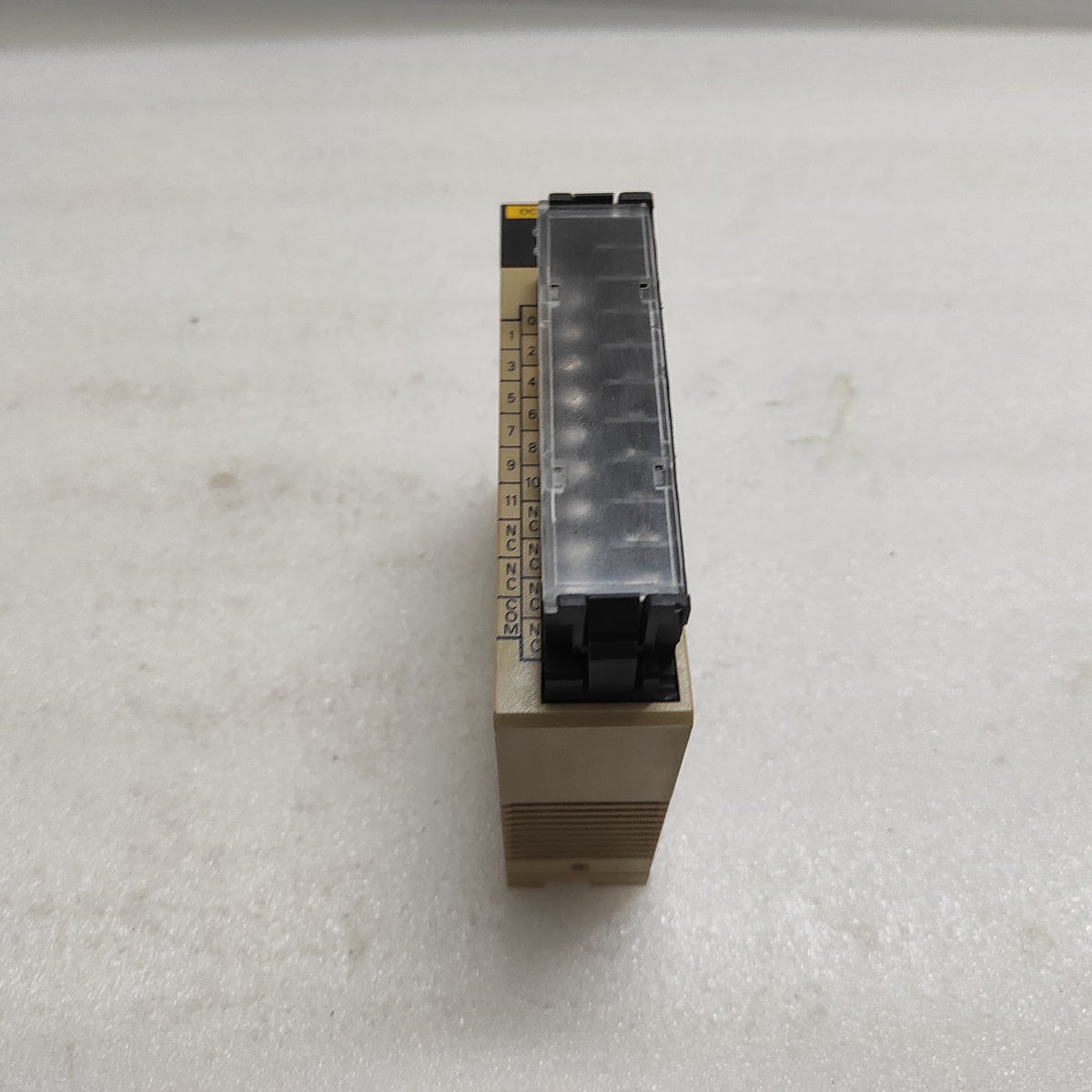 OMRON C200H-OC222 OUTPUT UNIT