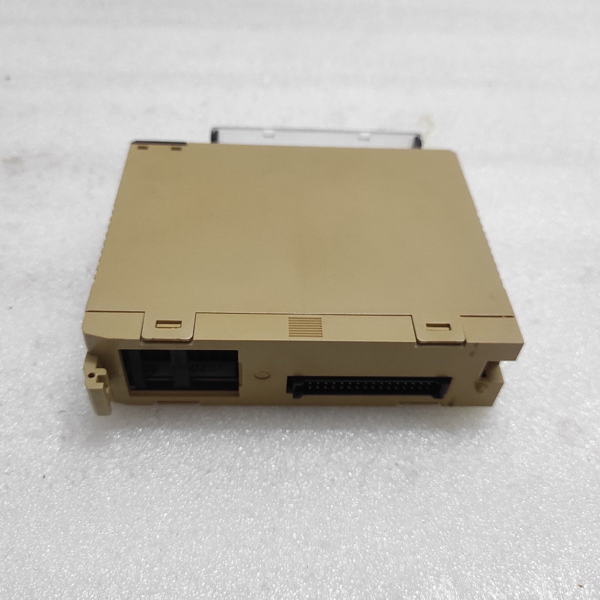 OMRON C200H-OC222 OUTPUT UNIT