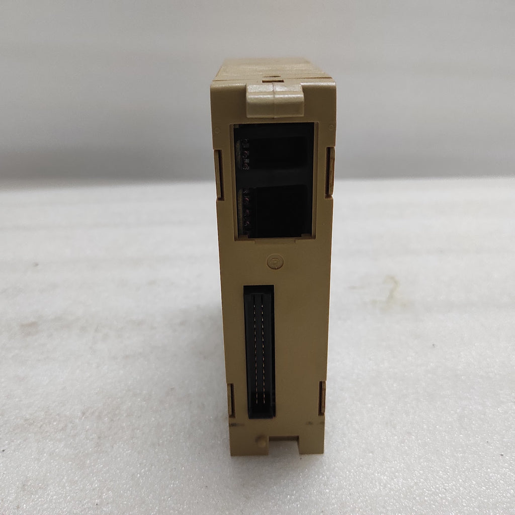 OMRON C200H-OC222 OUTPUT UNIT