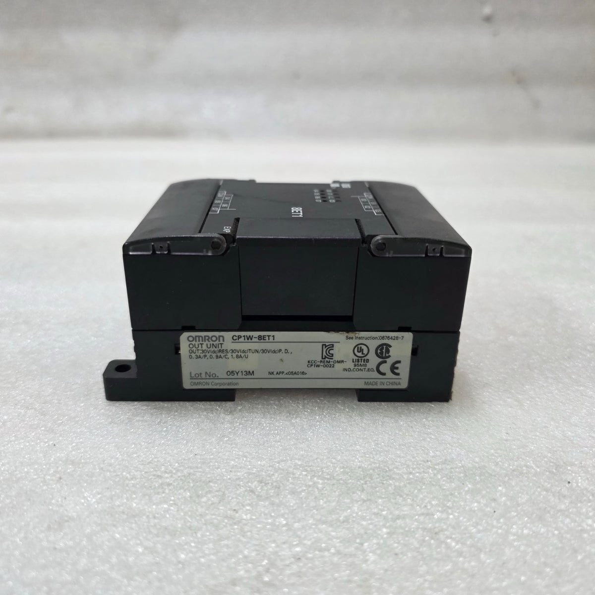 OMRON CP1W-8ET1 PLC OUTPUT UNIT TRANSISTOR OUTPUT MODULE 8 POINT CP1 SERIES
