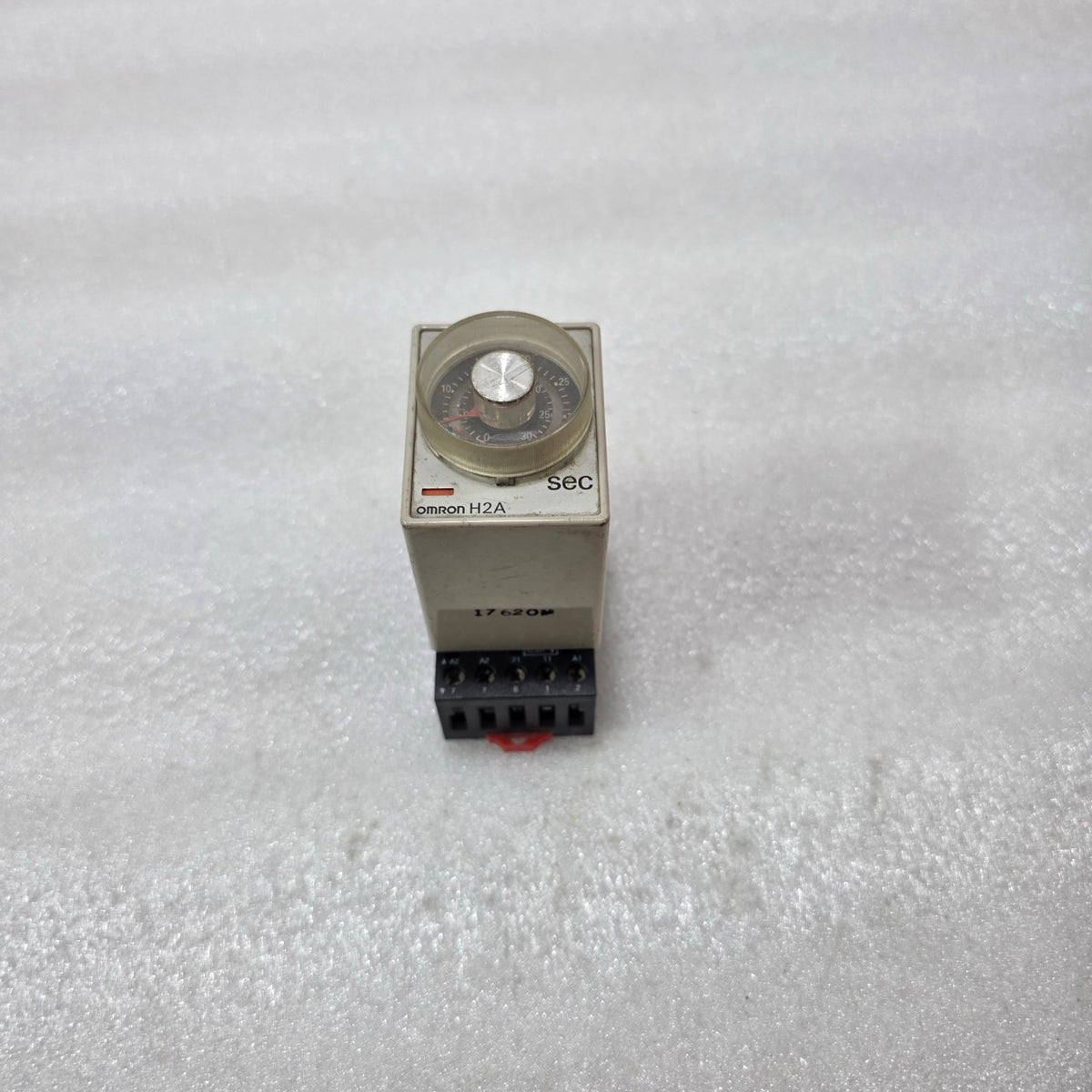 OMRON H2A MOTOR DRIVEN TIMER 200/220VAC 50/60Hz 2A 250VAC PRE-OWNED JAPAN