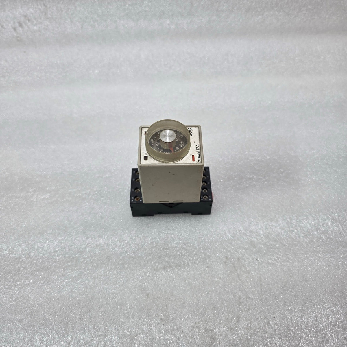 OMRON H2A MOTOR DRIVEN TIMER 200/220VAC 50/60Hz 2A 250VAC PRE-OWNED JAPAN