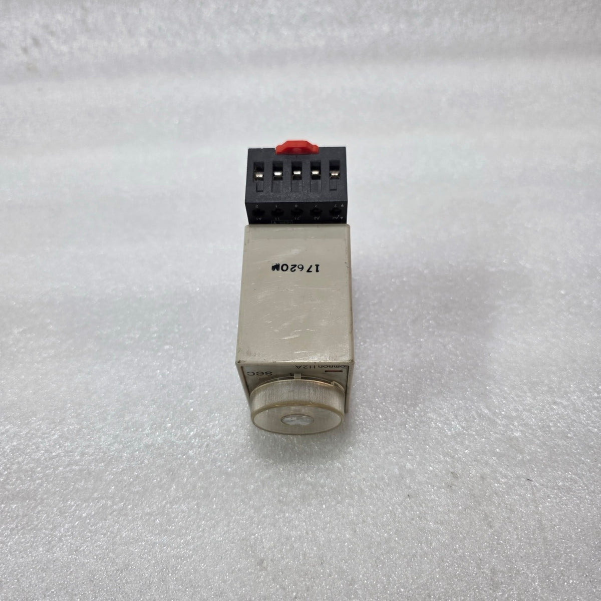 OMRON H2A MOTOR DRIVEN TIMER 200/220VAC 50/60Hz 2A 250VAC PRE-OWNED JAPAN