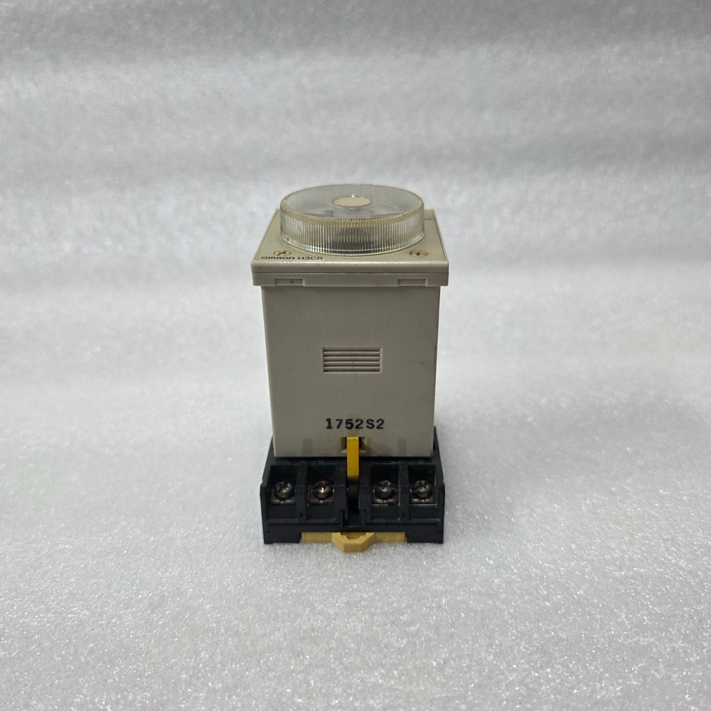 OMRON H3CR-A8 SOLID STATE TIMER 100-240VAC 5A 350VAC 0.05s-300h PRE-OWNED