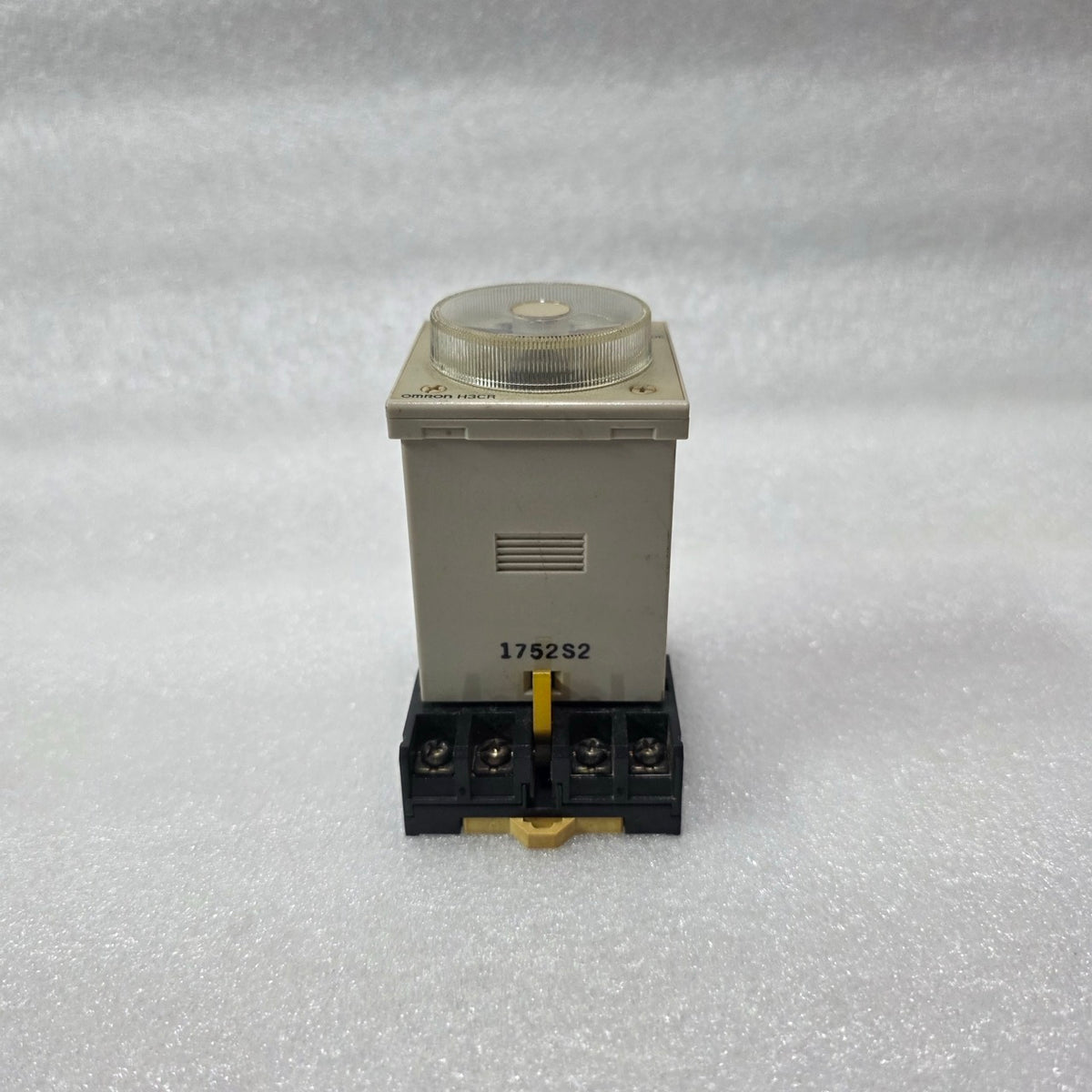 OMRON H3CR-A8 SOLID STATE TIMER 100-240VAC 5A 350VAC 0.05s-300h PRE-OWNED