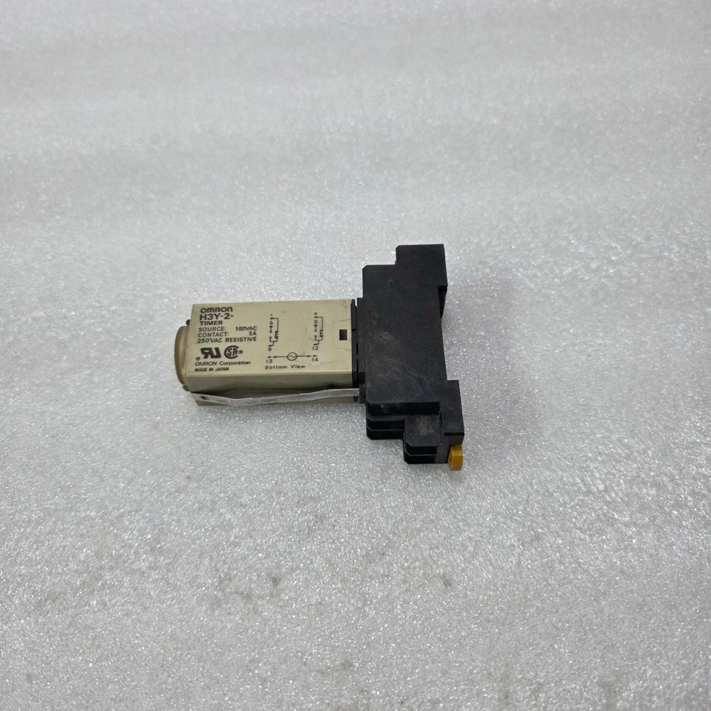 OMRON H3Y-2 TIMER 100VAC 5A 250VAC RESISTIVE WITH SOCKET PRE-OWNED