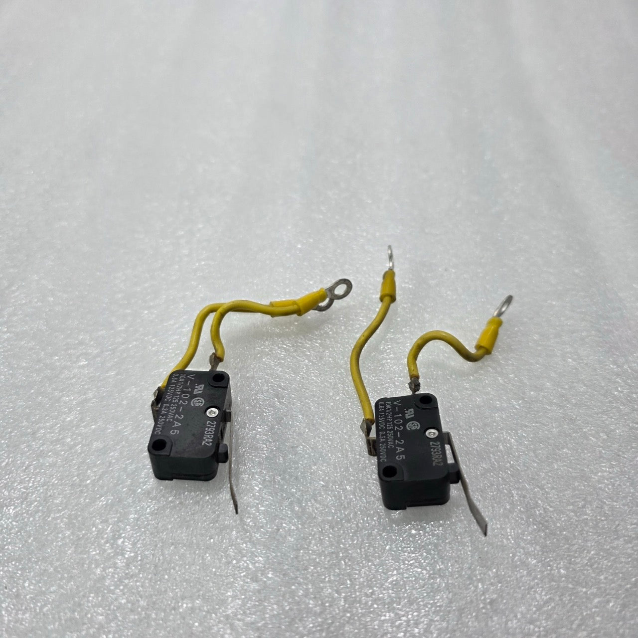 2 UNIT X OMRON V-102-2A5 MICRO LIMIT SWITCH 10A 250VAC SNAP ACTION LOT OF 2 UNIT