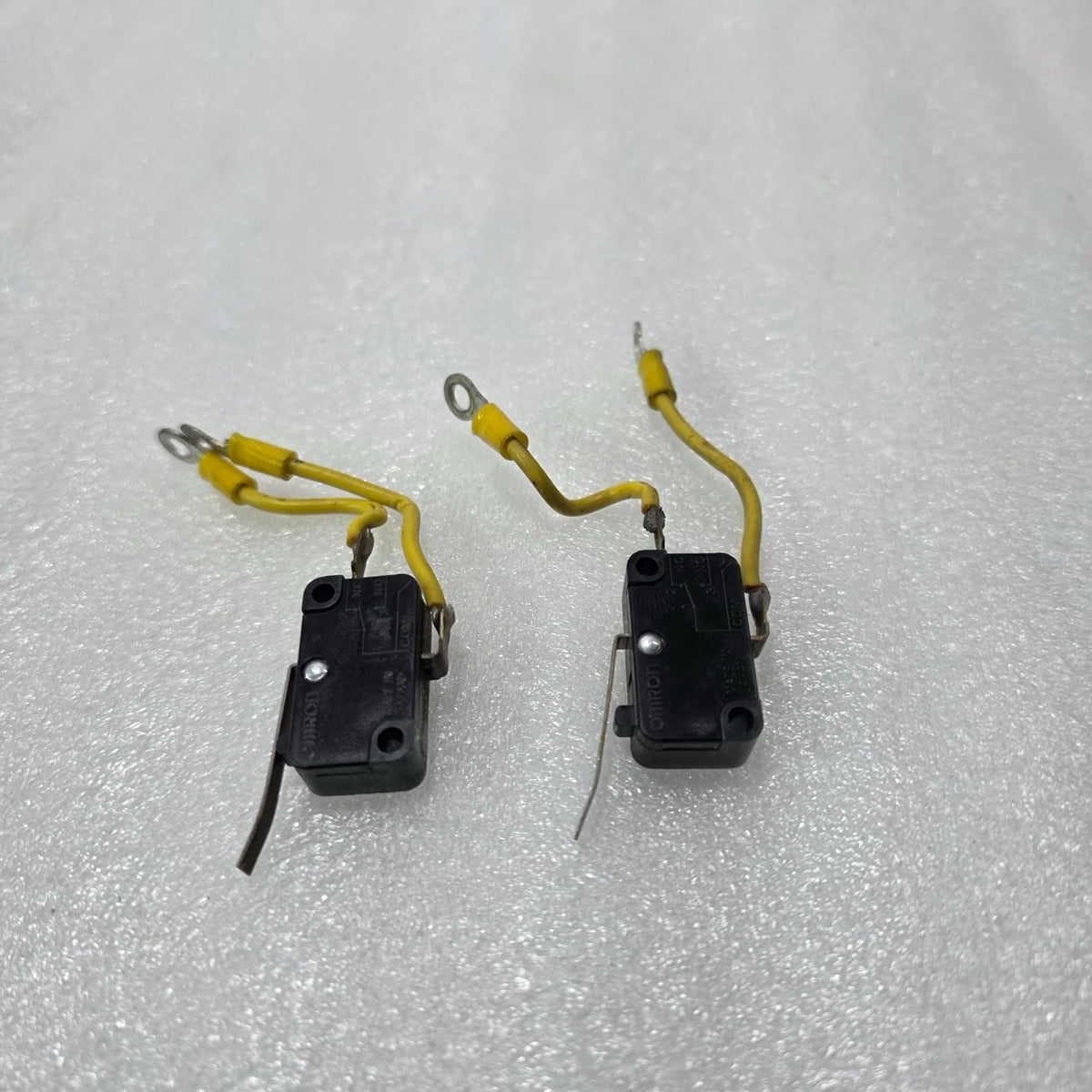 2 UNIT X OMRON V-102-2A5 MICRO LIMIT SWITCH 10A 250VAC SNAP ACTION LOT OF 2 UNIT