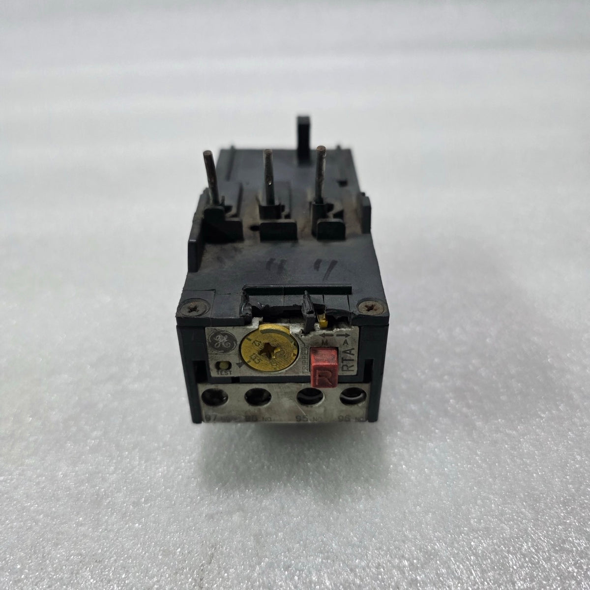 GE RTA1R THERMAL OVERLOAD RELAY 12-15A WITH AUXILIARY CONTACT MODULE 690V