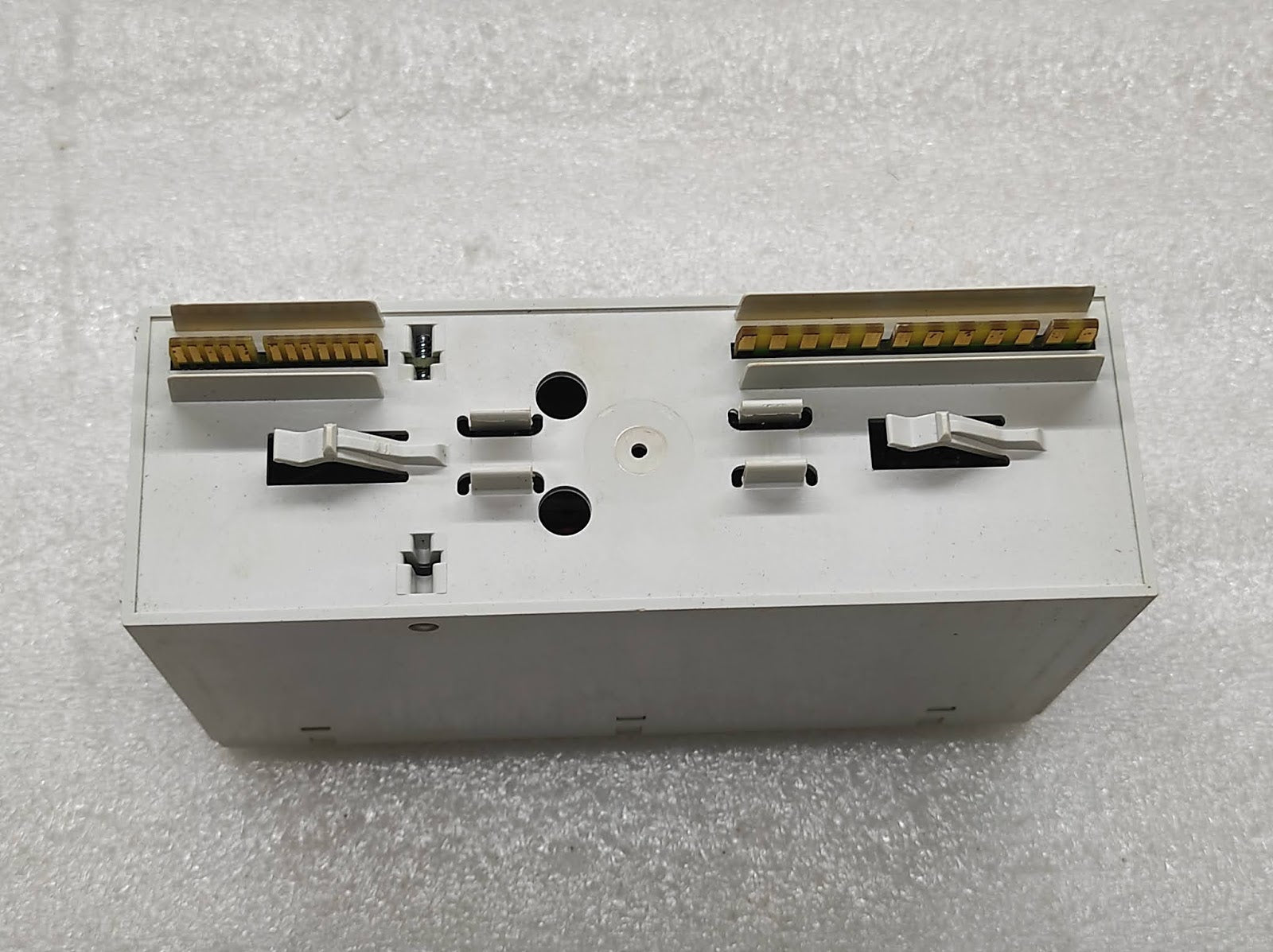 SAIA-BURGESS PCD4-A400 DIGITAL OUTPUT MODULE