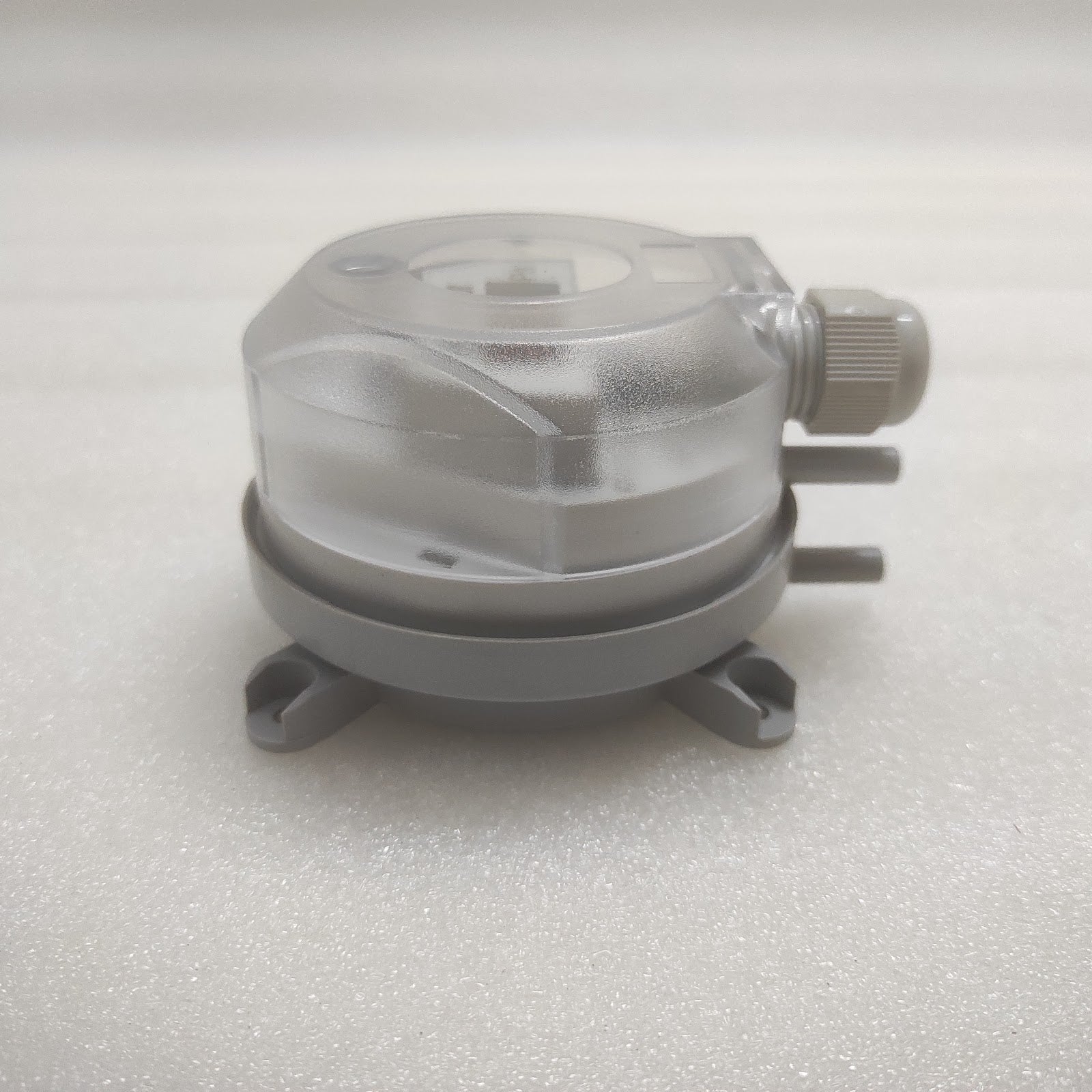 SAUTER 984M.543114B4 DIFFERENTIAL PRESSURE TRANSMITTER  18-30VAC/DC