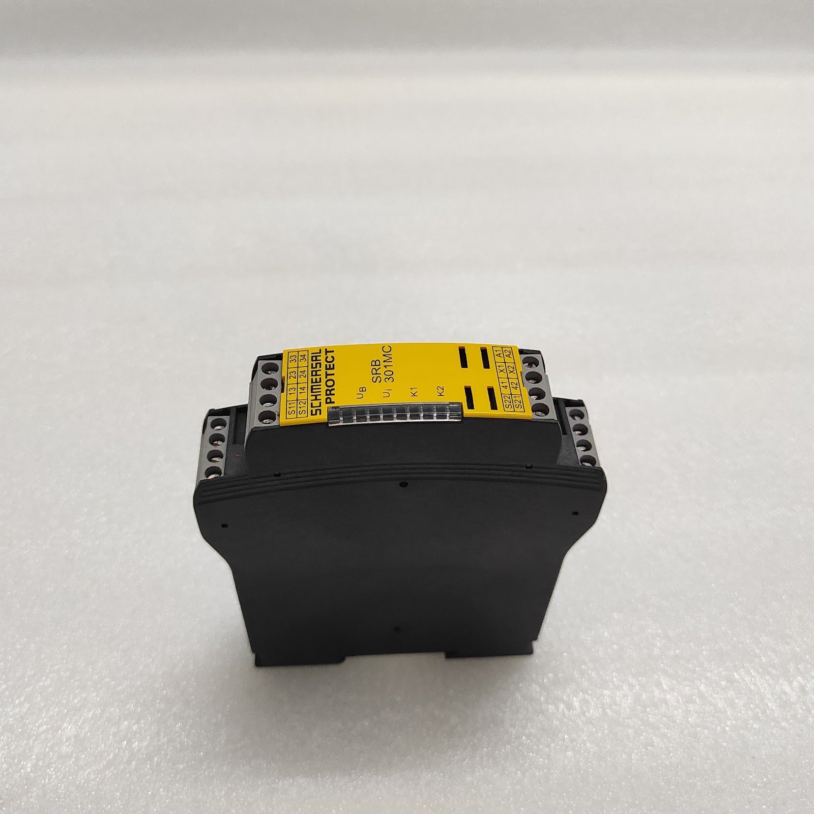 SCHMERSAL PROTECT SRB301MC SAFETY RELAY 24V