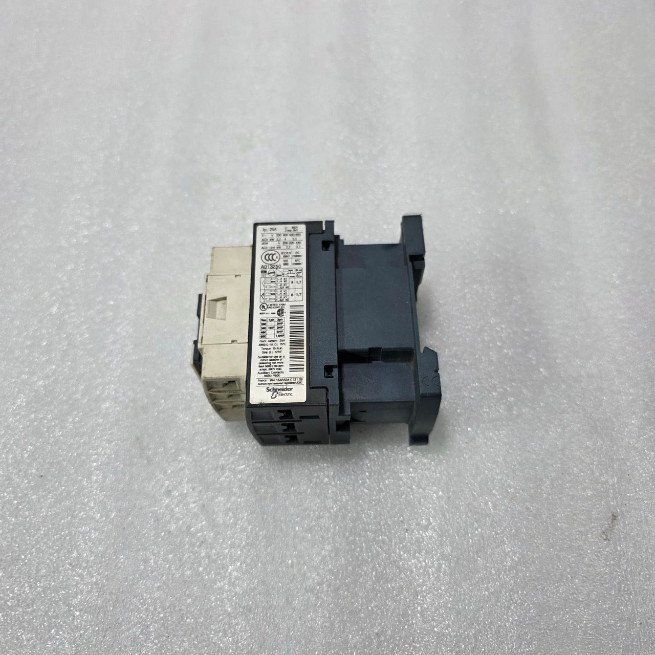 S ELECTRIC LC1D09 TESYS D AC CONTACTOR 9A 3 POLE | COIL 220V AC | 2.2–5.5KW