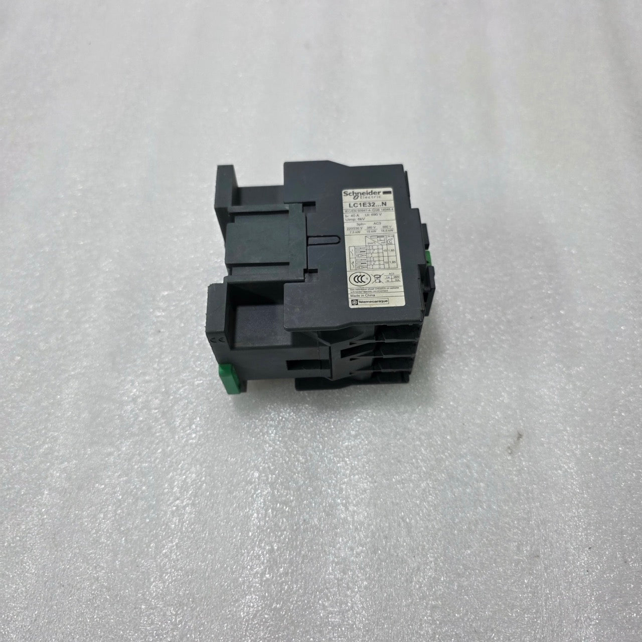 S ELECTRIC LC1E32 CONTACTOR – 32A AC3, 220V COIL, EASYPACT TVS MOTOR CONTROL