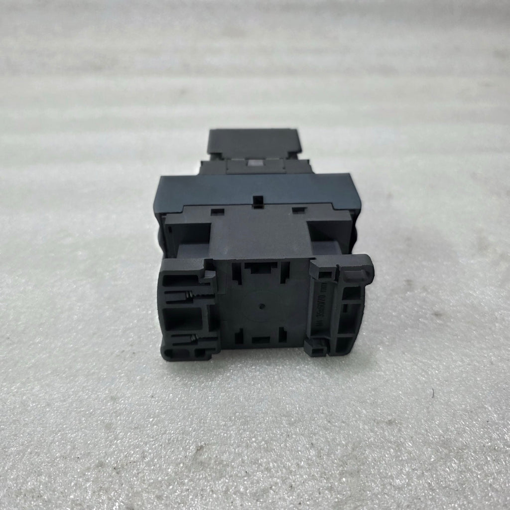 S ELECTRIC LC1D32 3P CONTACTOR 32A W/ LADN22 AUXILIARY CONTACT BLOCK
