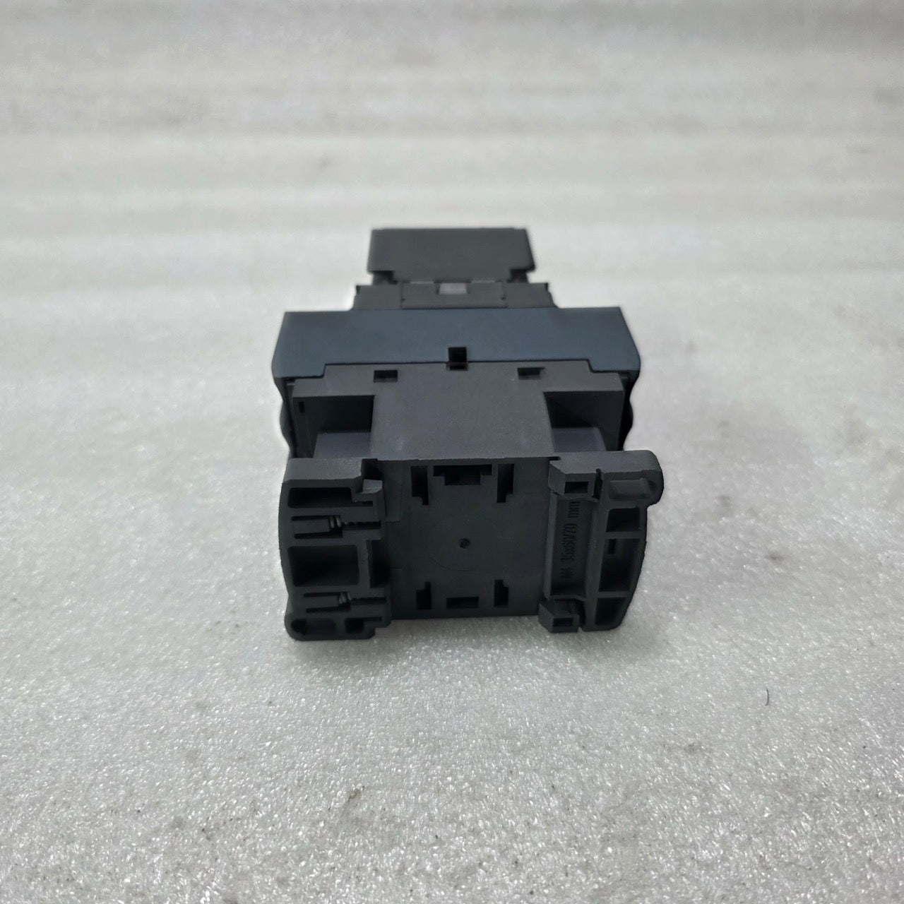 S ELECTRIC LC1D32 3P CONTACTOR 32A W/ LADN22 AUXILIARY CONTACT BLOCK