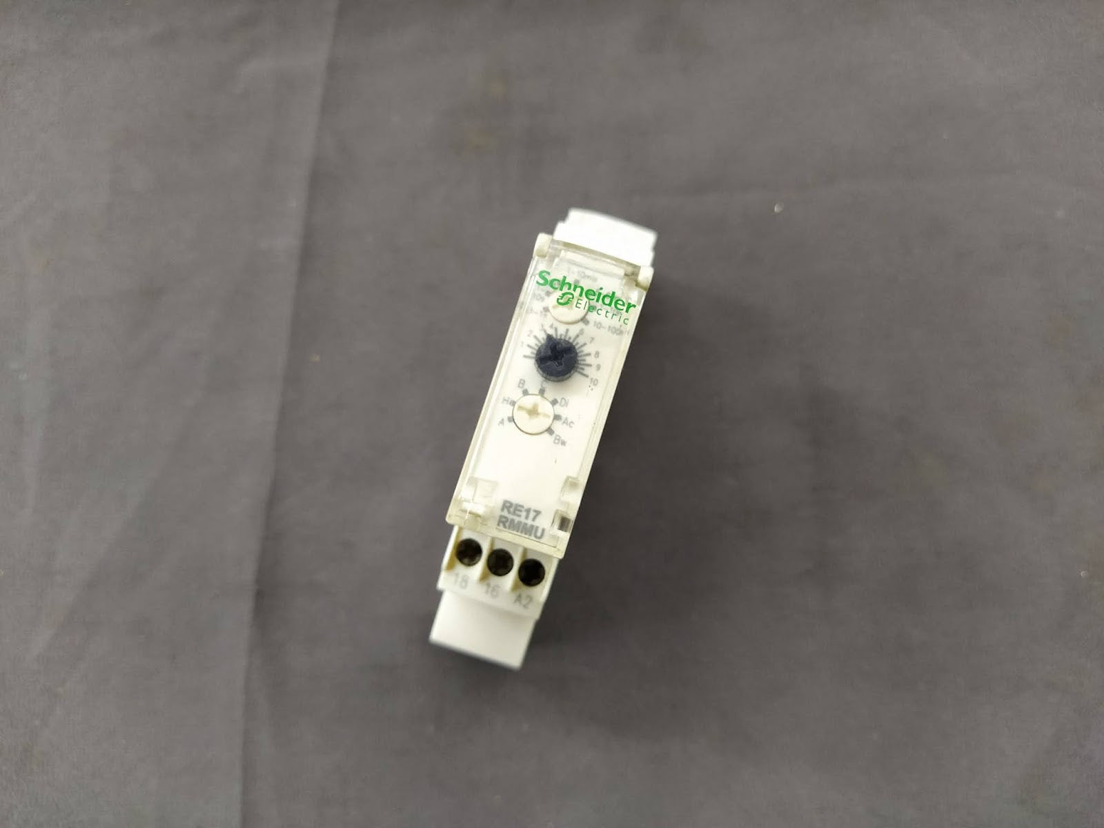 SE RE17RMMU Time Delay Relay 0.1 SEC - 100 HOUR 24-240V AC/24V DC