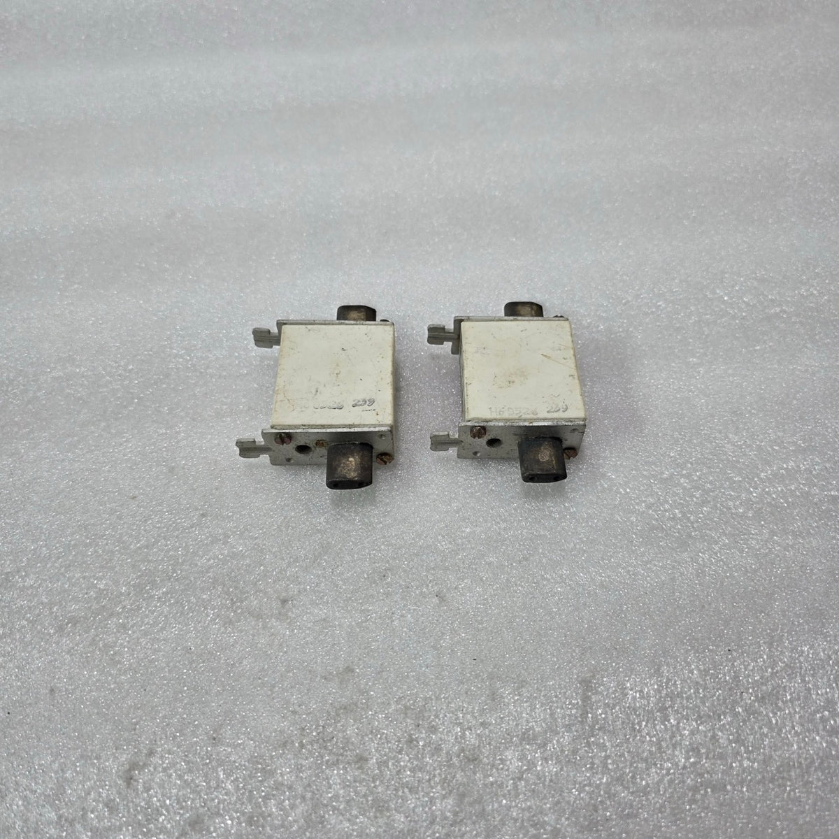SIEMENS 3NA3822-7Y NH00 HRC FUSE LINK 63A gG 500V 120kA