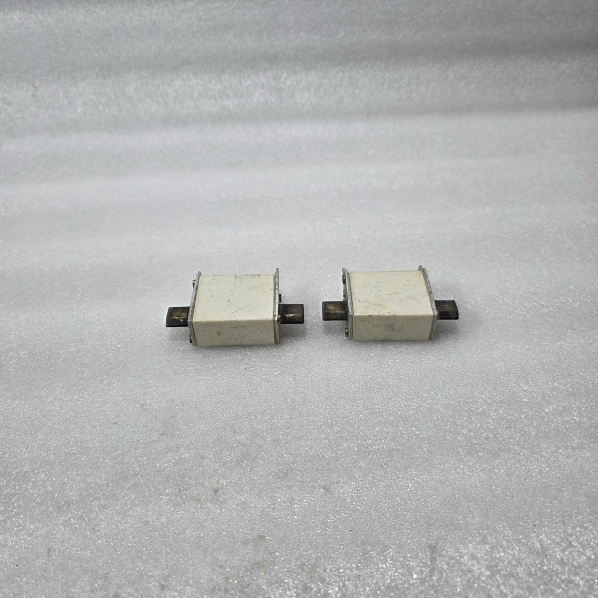 SIEMENS 3NA3822-7Y NH00 HRC FUSE LINK 63A gG 500V 120kA
