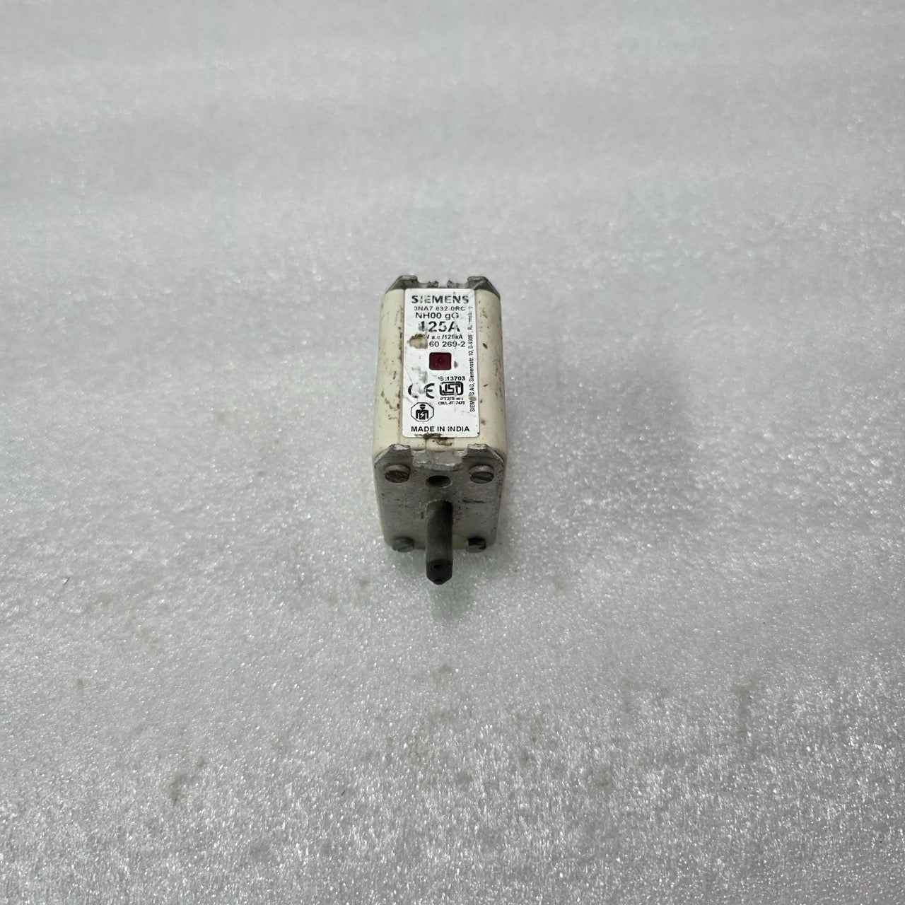 SIEMENS 3NA7 832-0RC NH00 HRC FUSE LINK 125A 500V gG 120kA