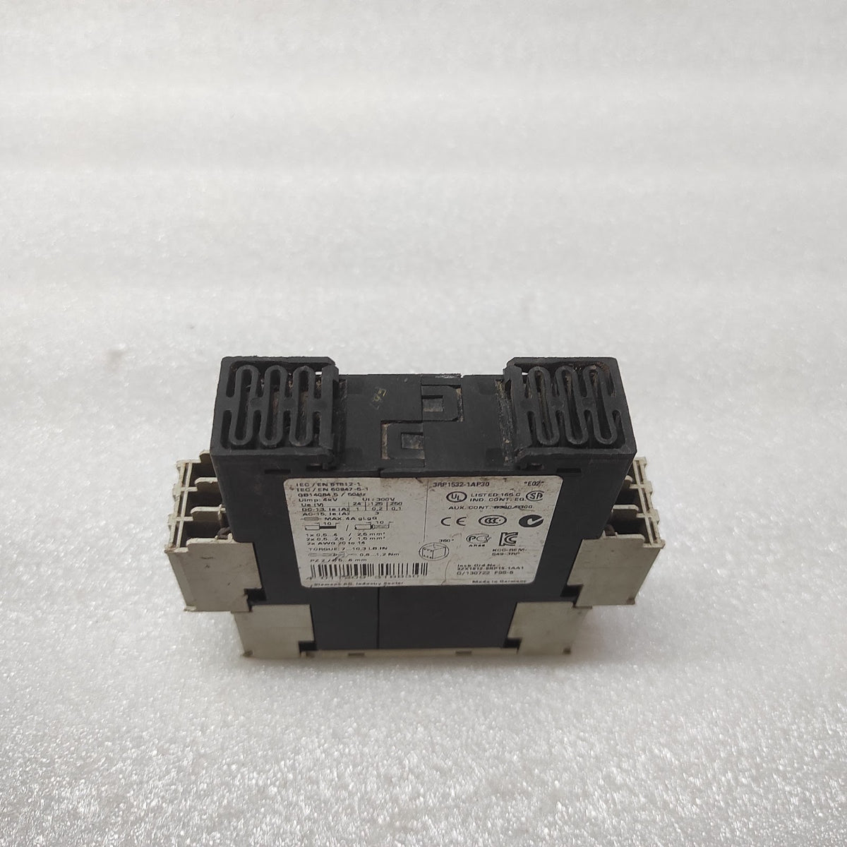SIEMENS 3RP1532-1AP30 TIMER RELAY 24V
