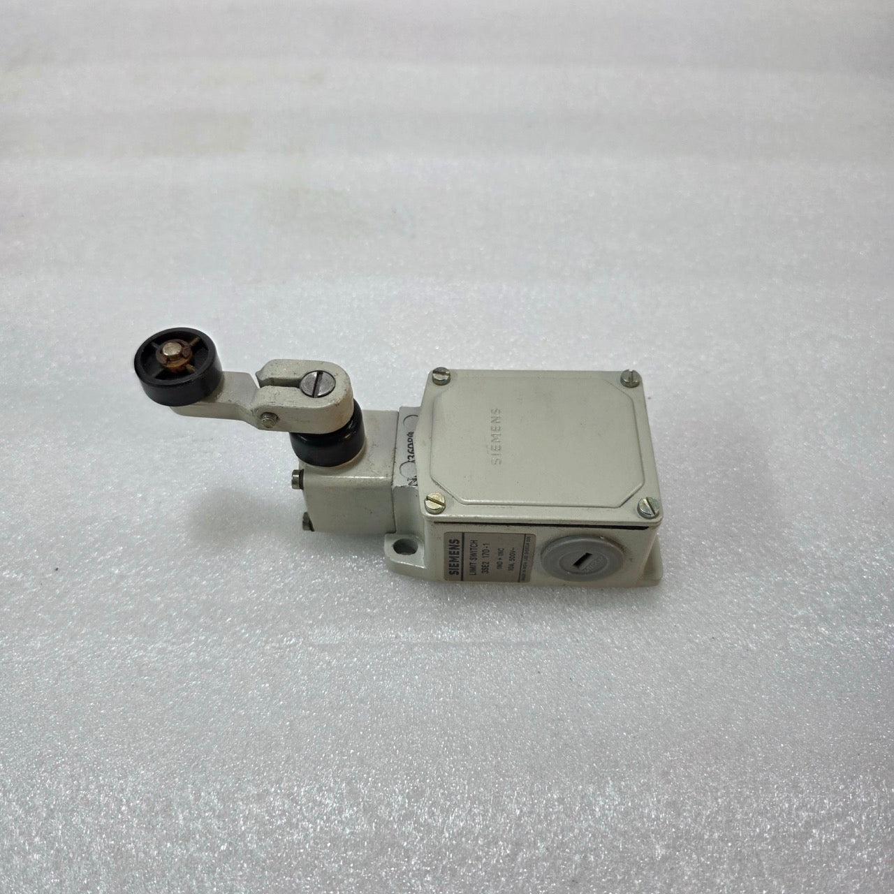 SIEMENS 3SE2 170-1 LIMIT SWITCH | 1NO + 1NC | 10A 500V INDUSTRIAL POSITION SWITC