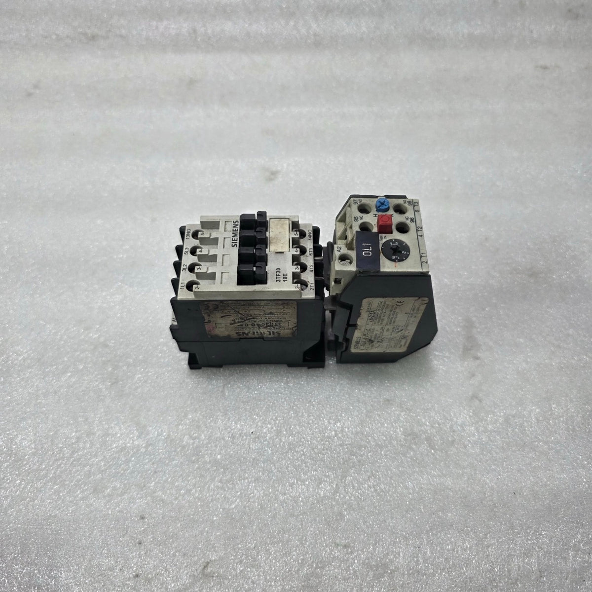 SIEMENS 3TF3010E AC CONTACTOR WITH 3UA5010 THERMAL OVERLOAD RELAY 220V 50/60HZ
