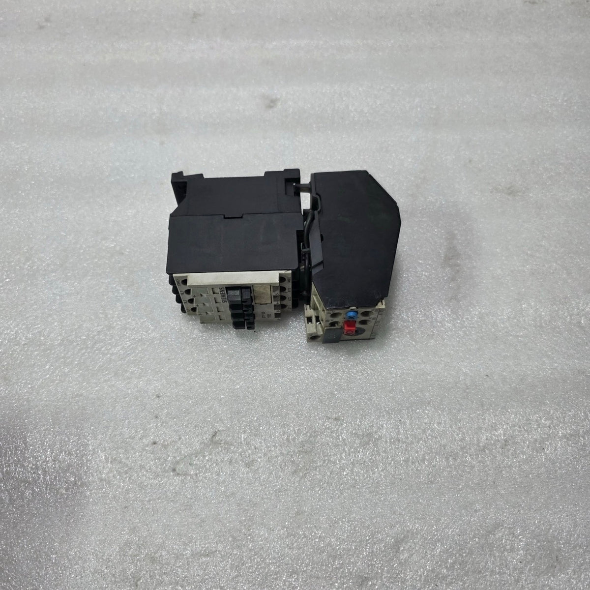 SIEMENS 3TF3010E AC CONTACTOR WITH 3UA5010 THERMAL OVERLOAD RELAY 220V 50/60HZ
