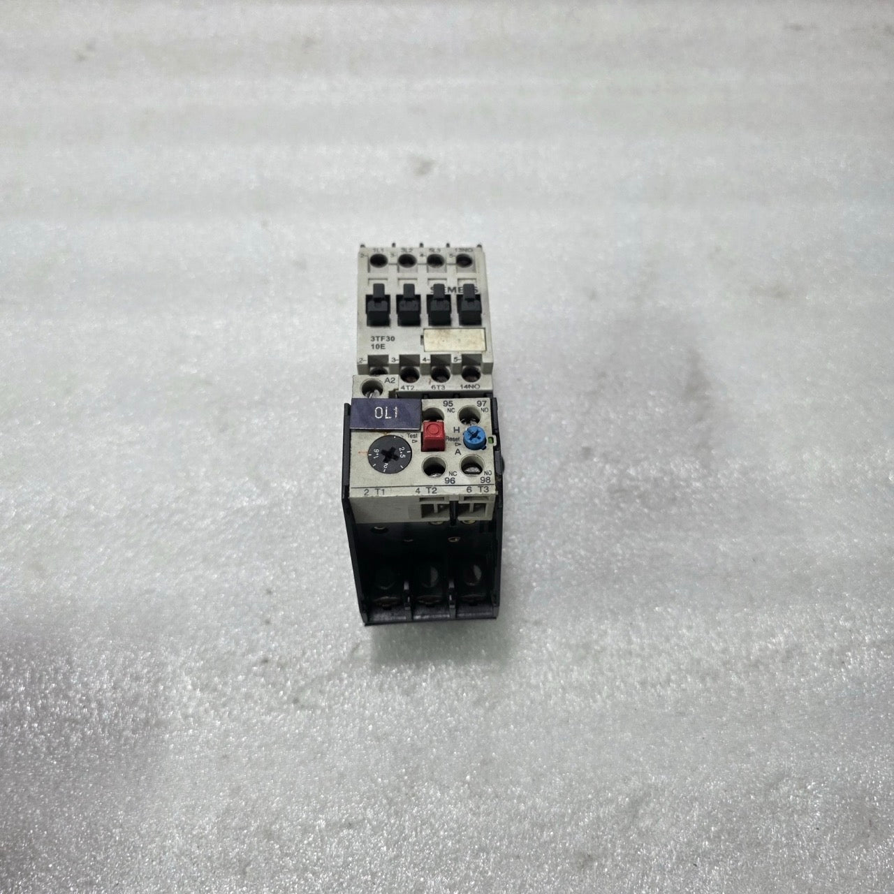 SIEMENS 3TF3010E AC CONTACTOR WITH 3UA5010 THERMAL OVERLOAD RELAY 220V 50/60HZ