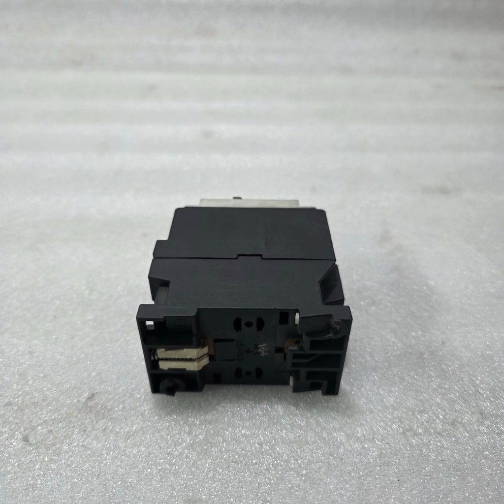 SIEMENS 3TF3110-0A 3-POLE POWER CONTACTOR 220V 50HZ / 264V 60HZ