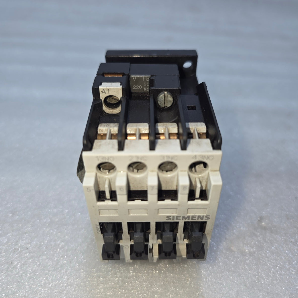 SIEMENS 3TH3022-0A AUXILIARY CONTACTOR 2NO 2NC 220VAC 50/60HZ CONTROL RELAY