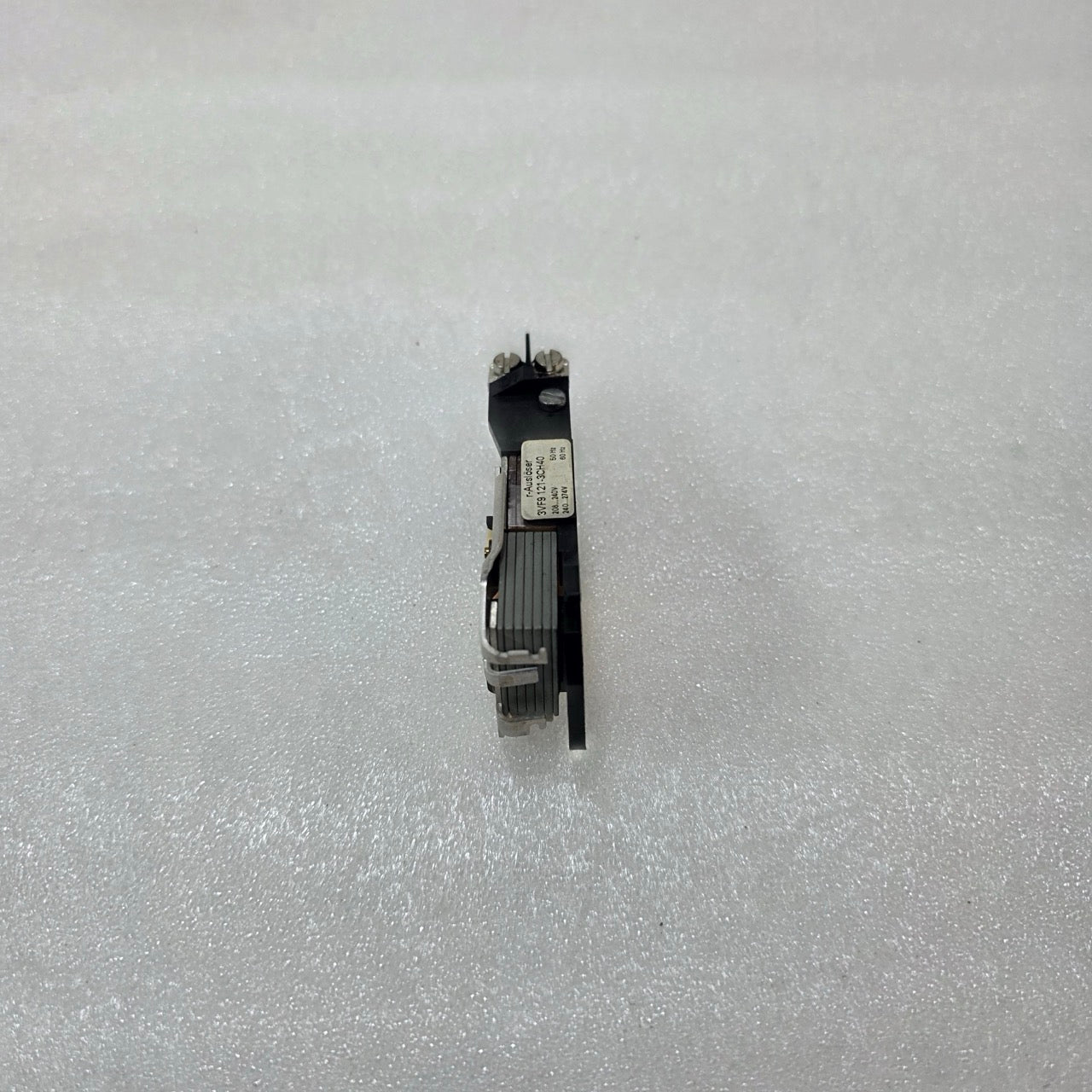 SIEMENS 3VF9 121-3CH40 SHUNT TRIP RELEASE 208–240V 50HZ / 240–274V 60HZ FOR 3VF