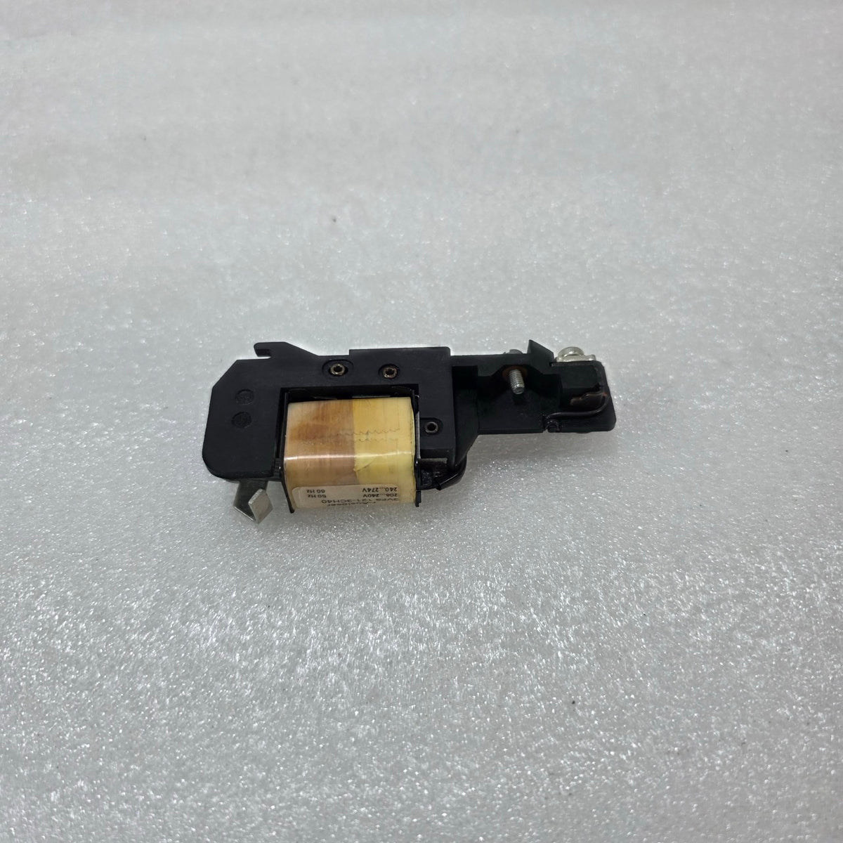 SIEMENS 3VF9 121-3CH40 SHUNT TRIP RELEASE 208–240V 50HZ / 240–274V 60HZ FOR 3VF