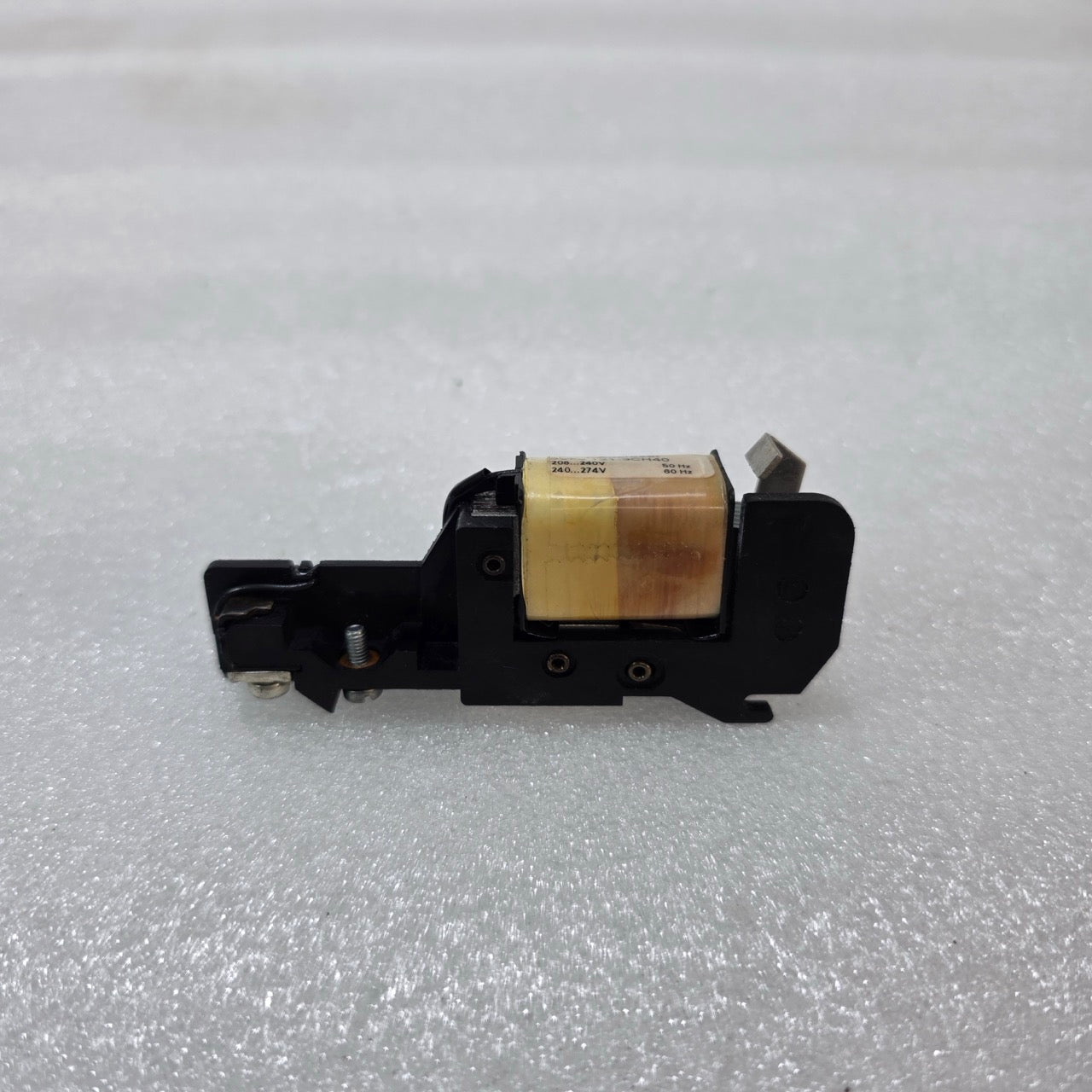 SIEMENS 3VF9 121-3CH40 SHUNT TRIP RELEASE 208–240V 50HZ / 240–274V 60HZ FOR 3VF
