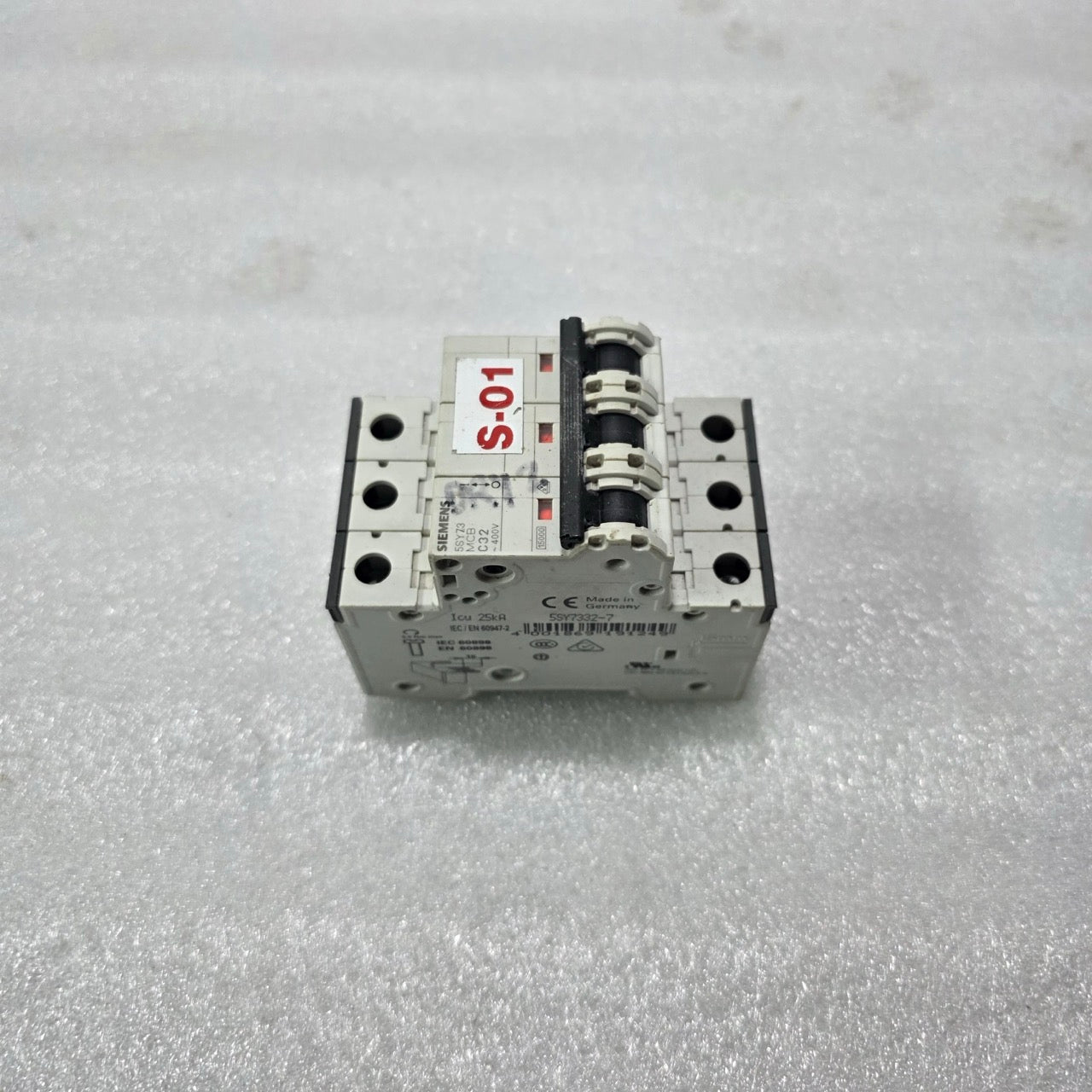 SIEMENS 5SY73 C32 32A 3 POLE MCB 400V 15KA MINIATURE CIRCUIT BREAKER