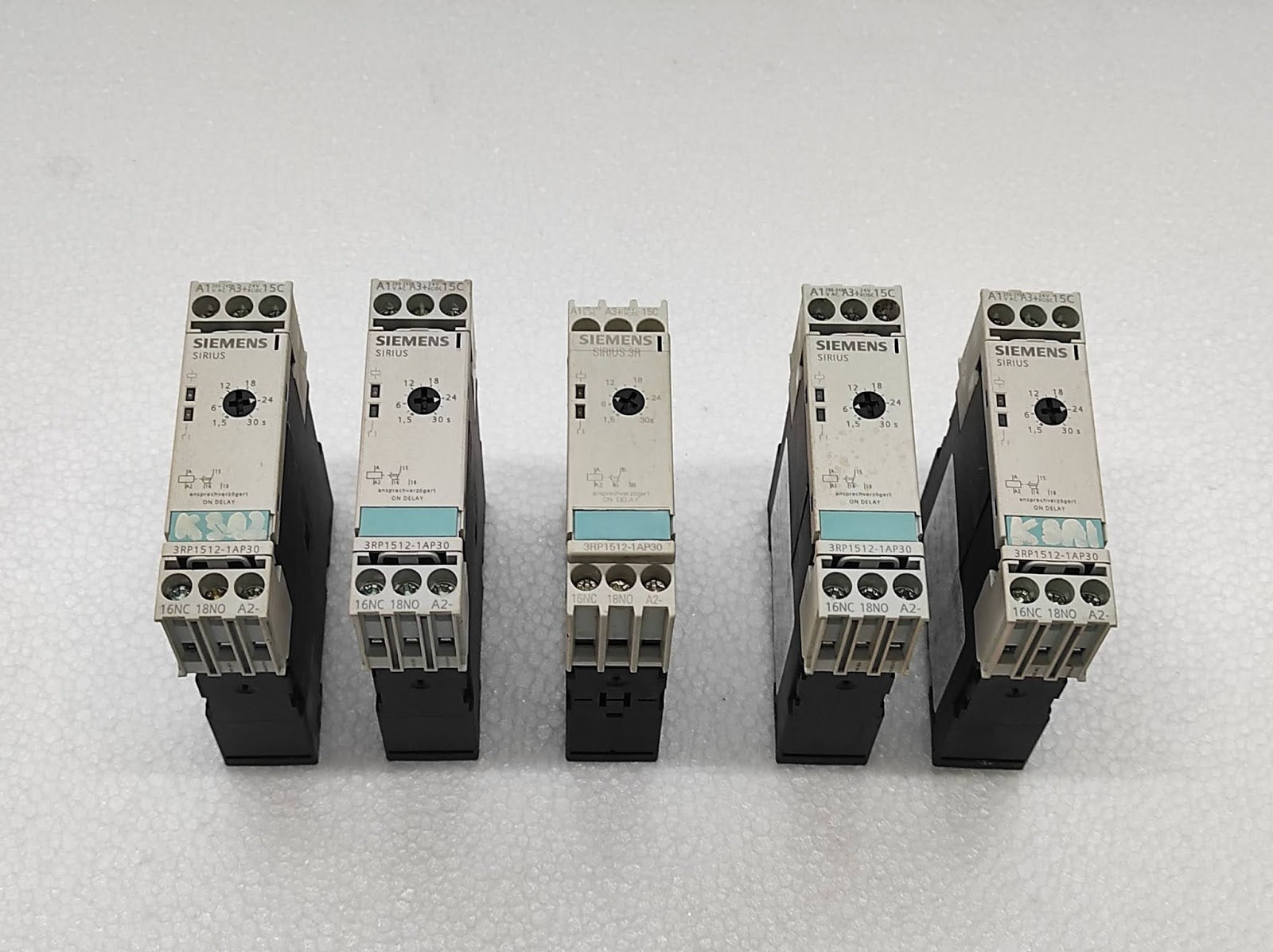 Siemens 3RP1512-1AP30 SPDT Timer Relay