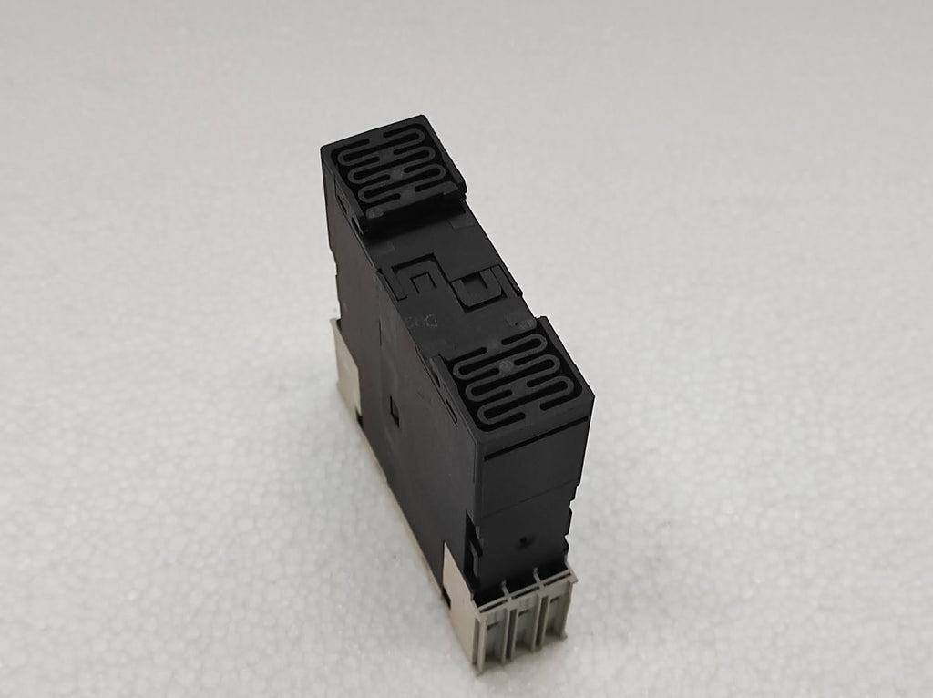 Siemens 3RP1512-1AP30 SPDT Timer Relay