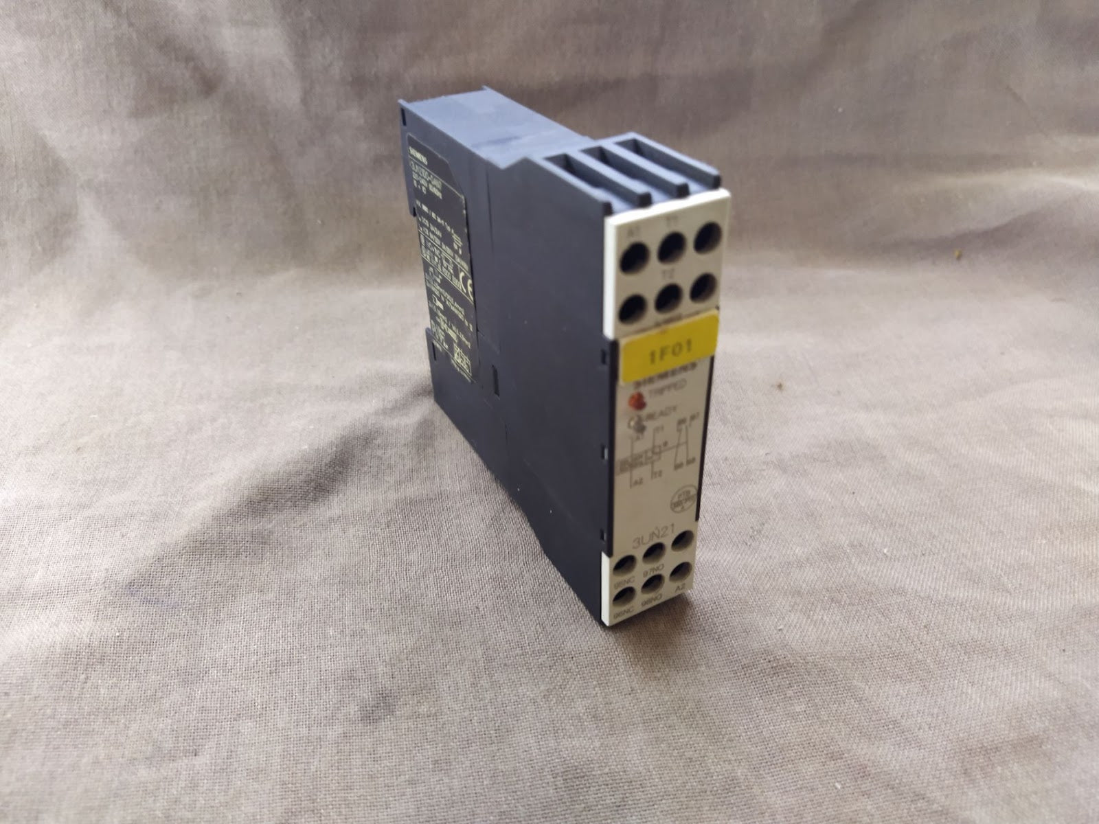 LOT OF 3 X SIEMENS 3UN2100-0AN7 THERMISTOR TRIPPING UNIT X LOT OF 3
