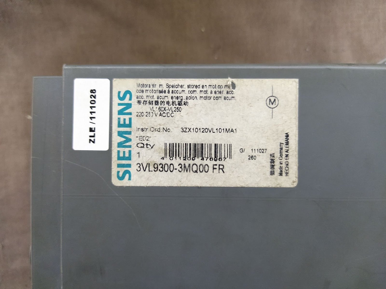 SIEMENS 3VL9300-3MQ00 MOTOR OPERATOR 220-250V AC/DC