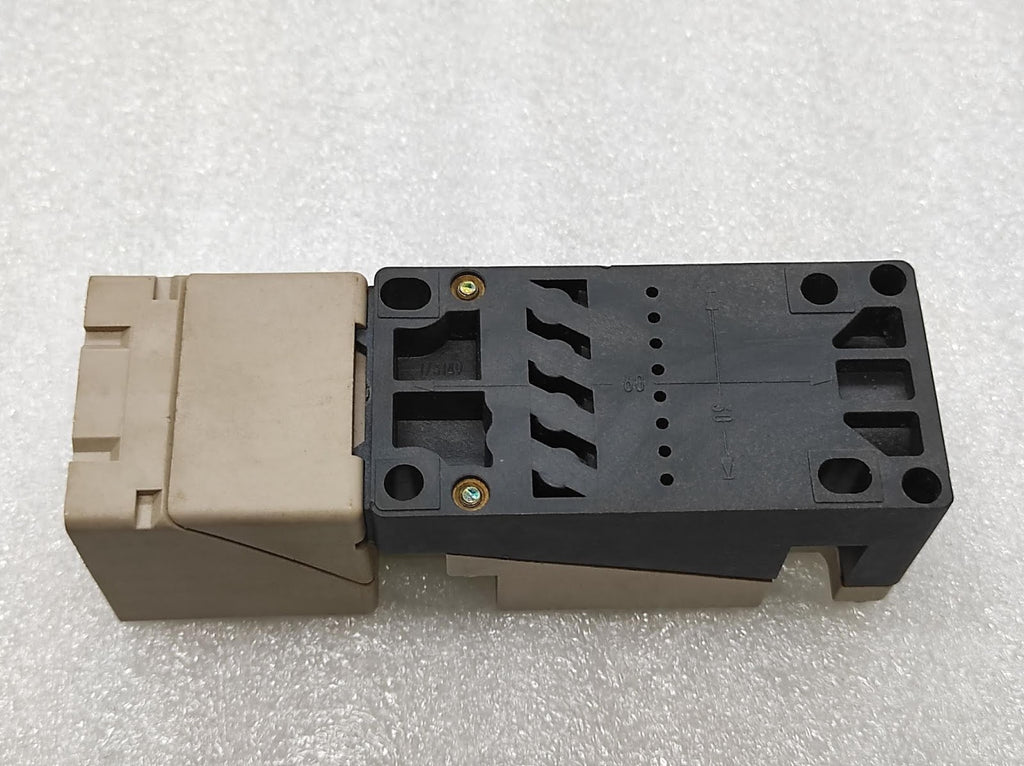 SIEMENS BERO 3RG4 INDUCTIVE SENSOR 3RG4031-6KD00