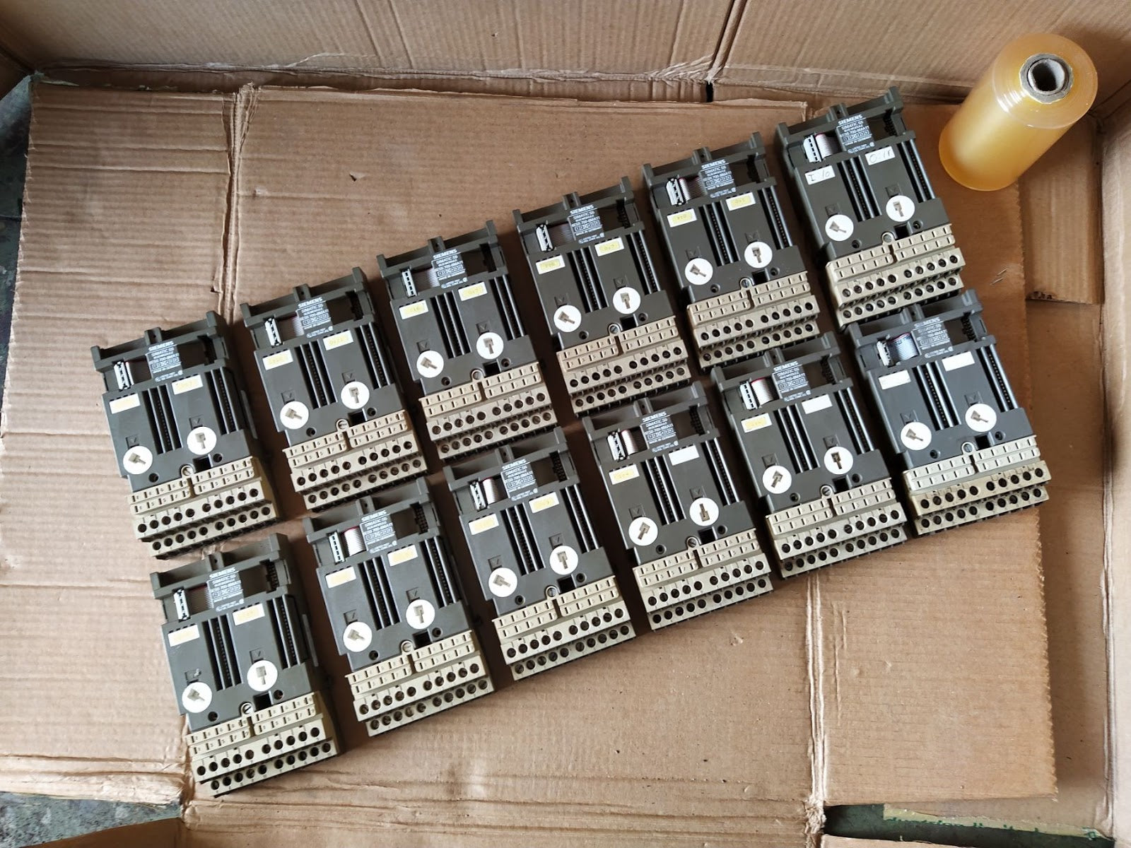 9 UNIT X SIEMENS SIMATIC S5 6ES5 700-8MA11 BUS MODULE LOT OF 9 PC