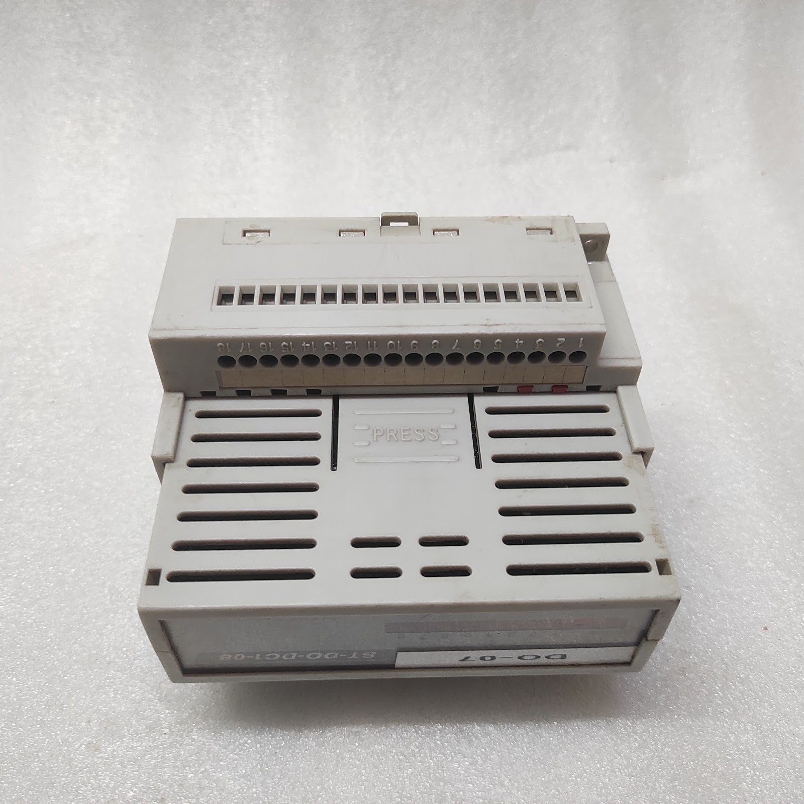 SIXNET ST-DO-DC1-08 8-DISCRETE OUTPUT MODULE ST-DO-DC1-08UB