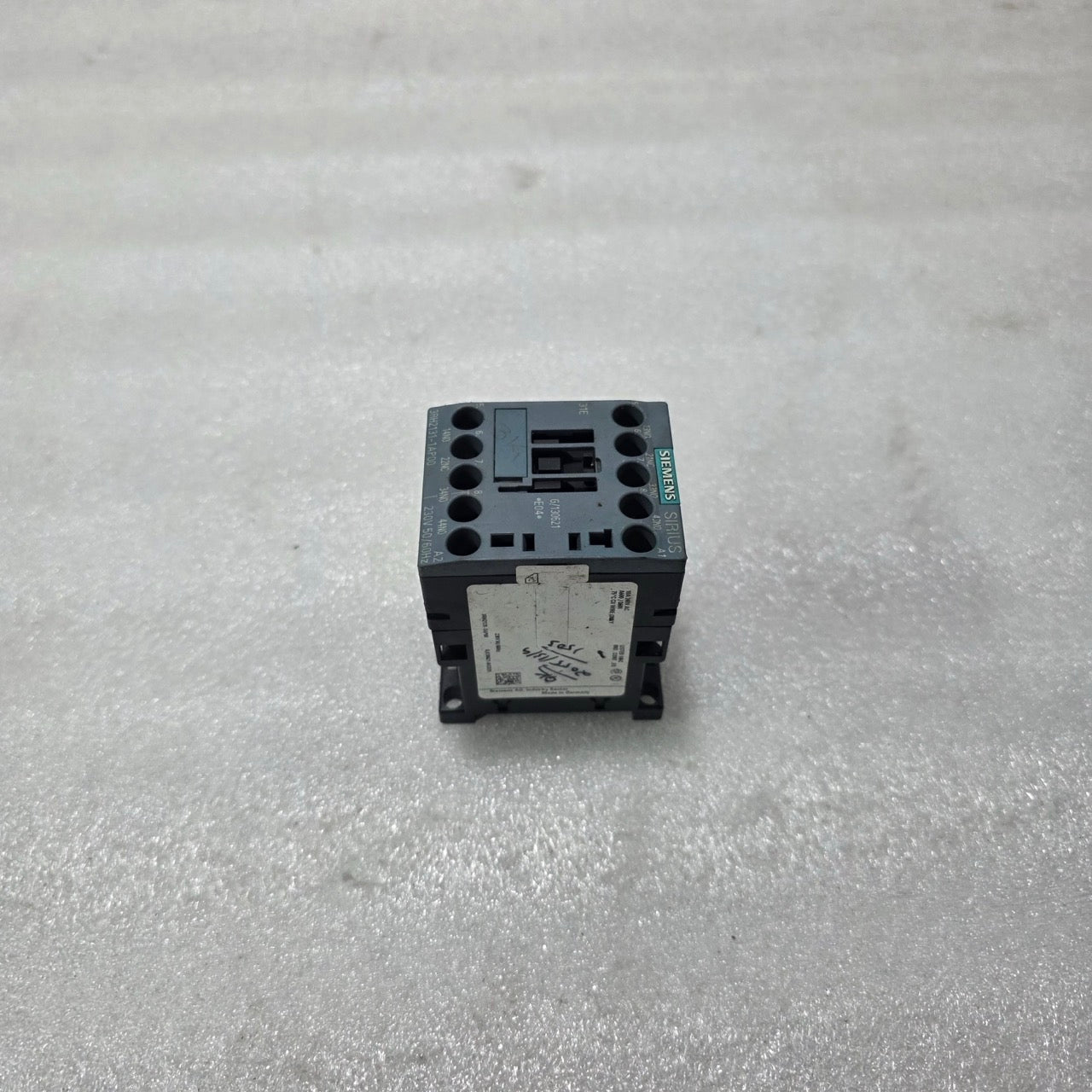 SIEMENS SIRIUS 3RH2131-1AP00 AUXILIARY CONTACTOR / CONTROL RELAY 4POLE COIL 230V