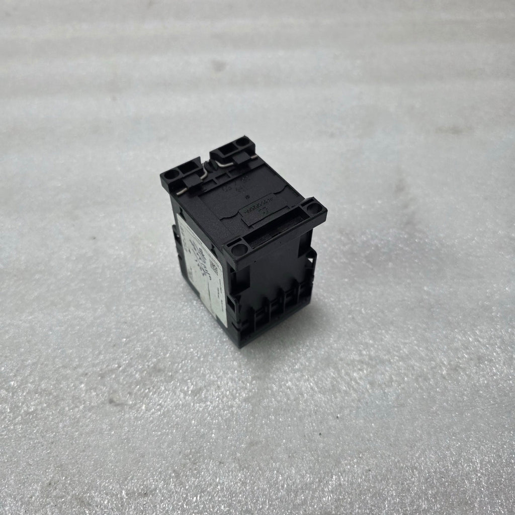 SIEMENS SIRIUS 3RH2131-1AP00 AUXILIARY CONTACTOR / CONTROL RELAY 4POLE COIL 230V
